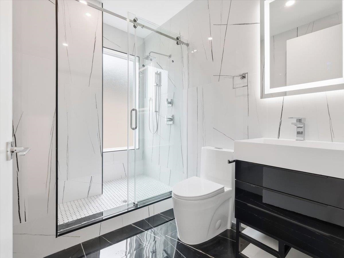 437 OGDEN AVE #2R