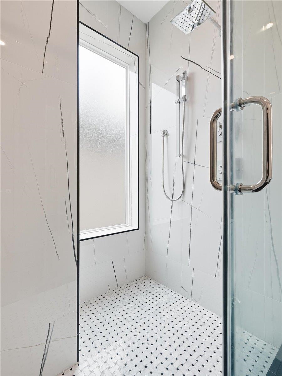 437 OGDEN AVE #2R