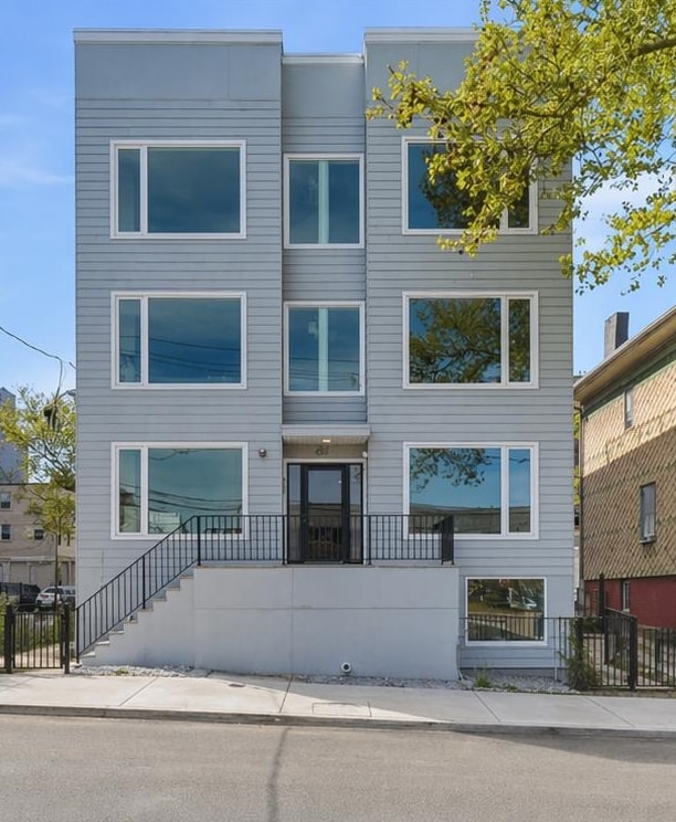 437 OGDEN AVE #2R