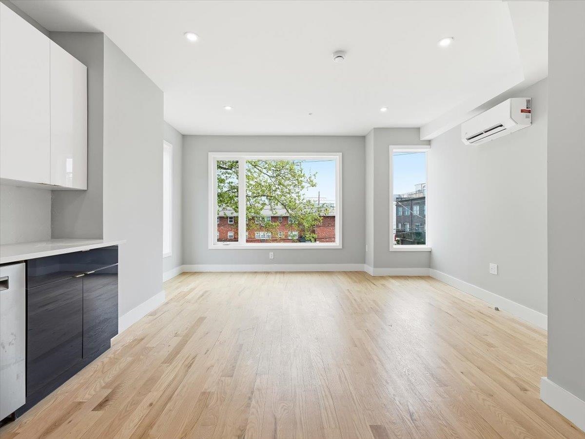 437 OGDEN AVE #2R