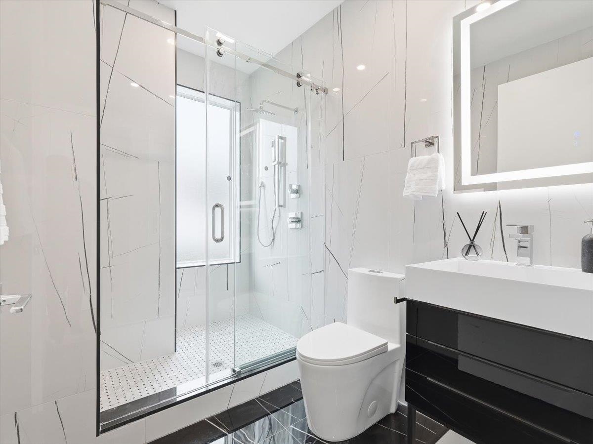 437 OGDEN AVE #3R