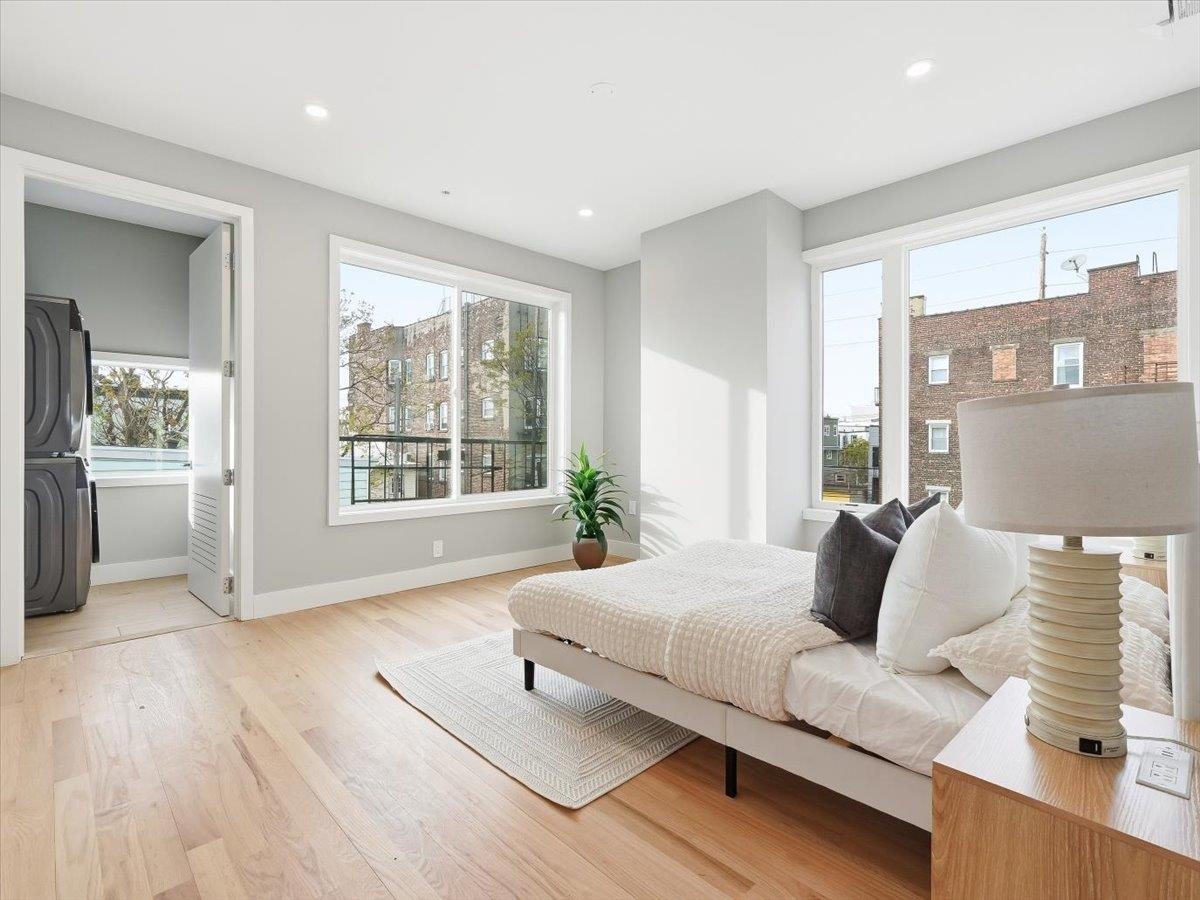 437 OGDEN AVE #3R
