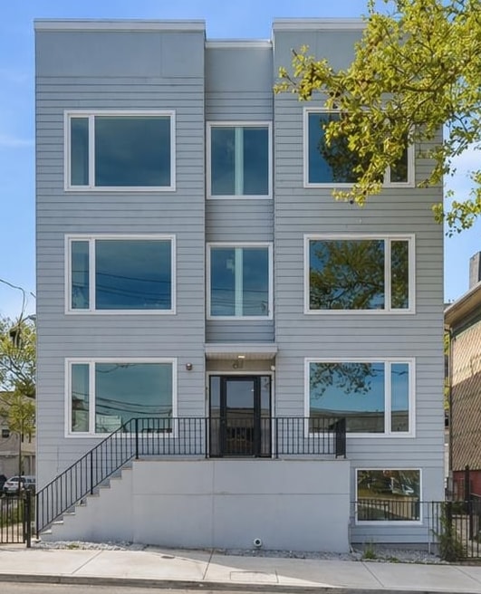 437 OGDEN AVE #3R