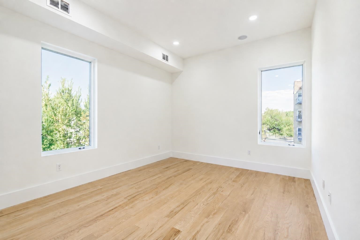 20 VAN NOSTRAND AVE #2