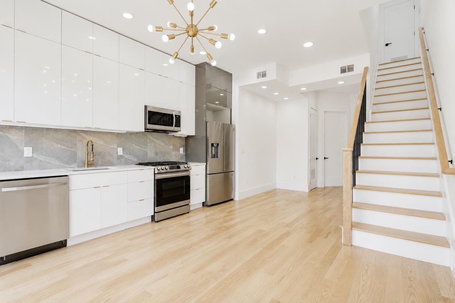 20 VAN NOSTRAND AVE #2
