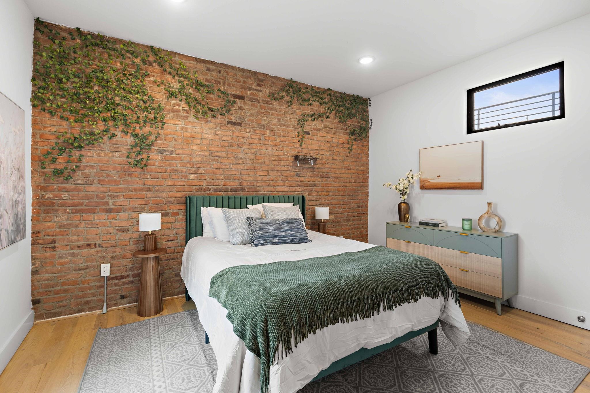 20 JEWETT AVE #1