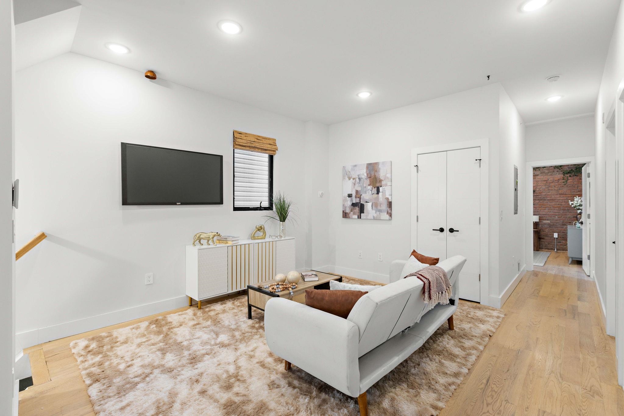 20 JEWETT AVE #1