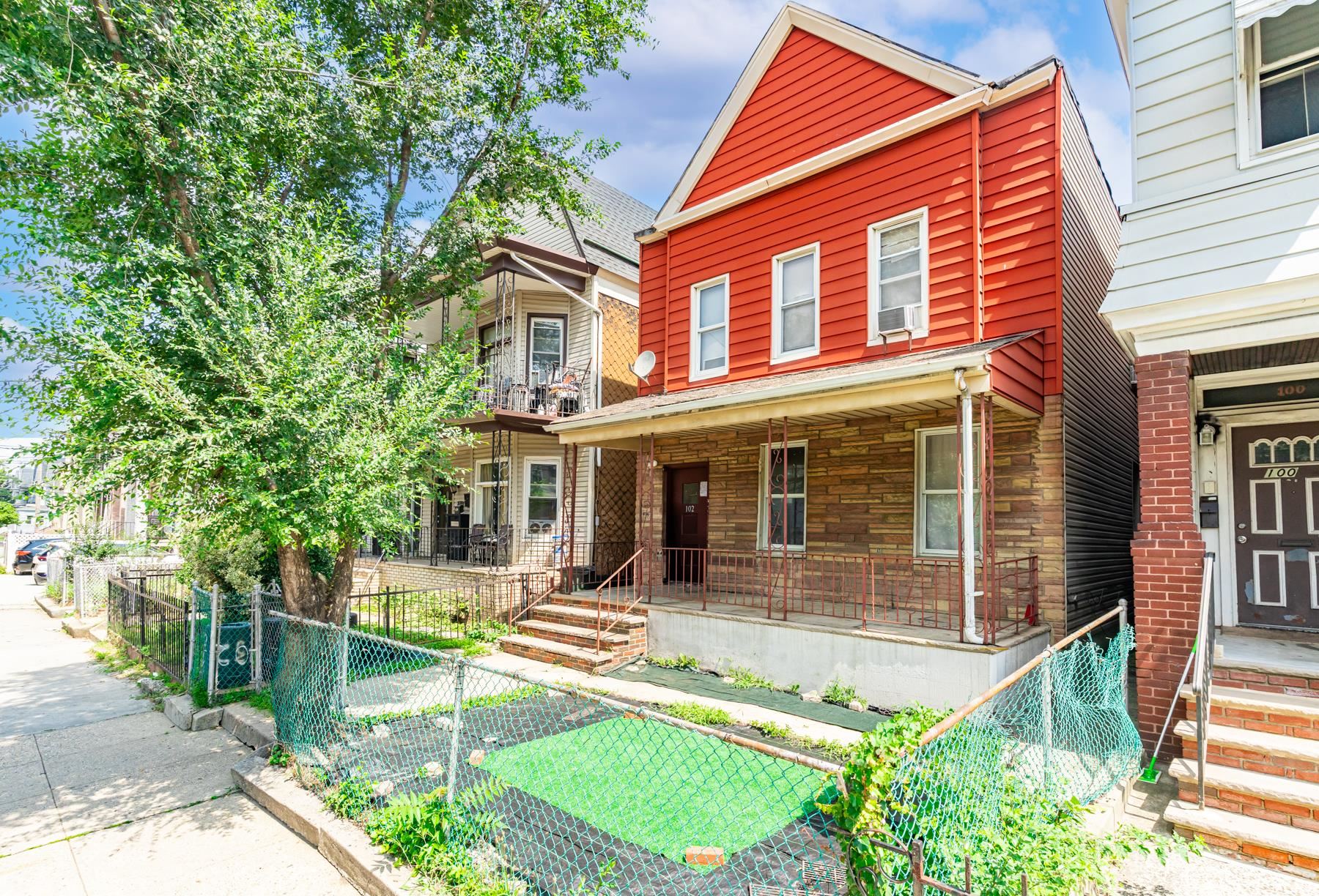 102 CLAREMONT AVE - Photo 2