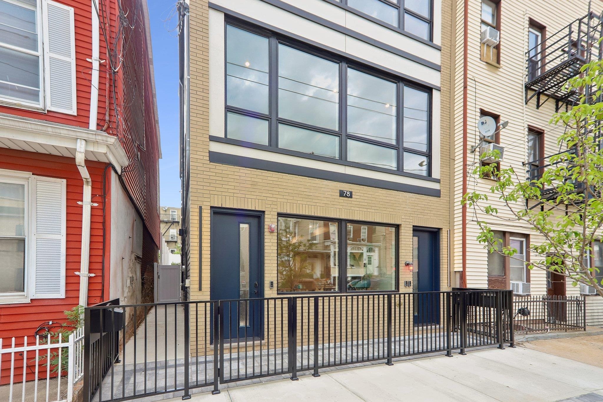 78 ZABRISKIE ST - Photo 2