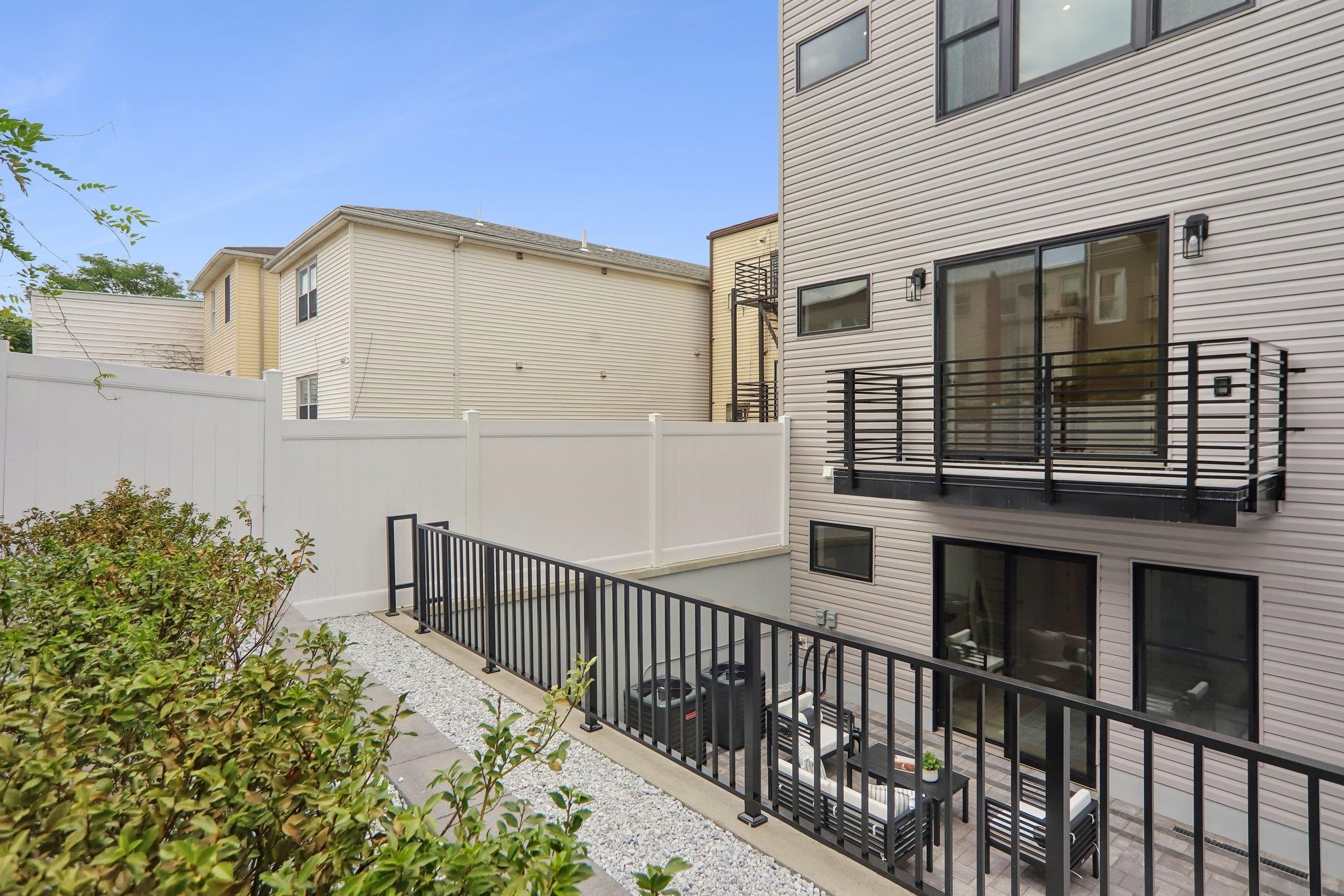 78 ZABRISKIE ST #2