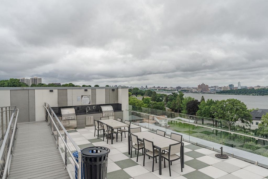 320 ADOLPHUS AVE #503