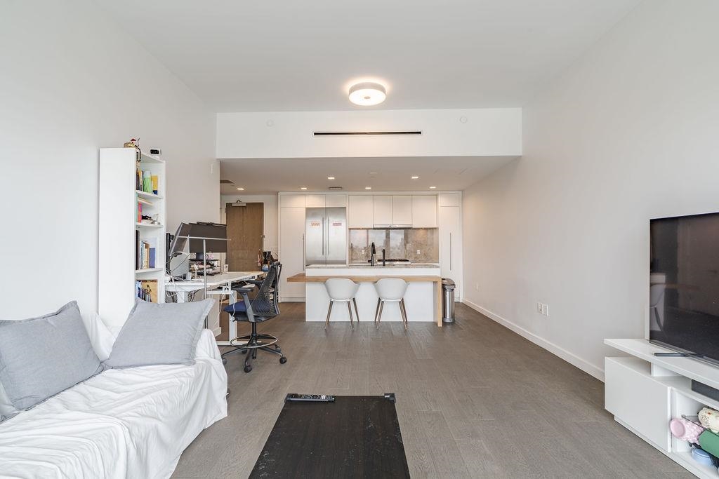 320 ADOLPHUS AVE #503