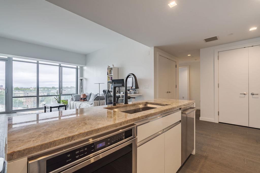 320 ADOLPHUS AVE #503
