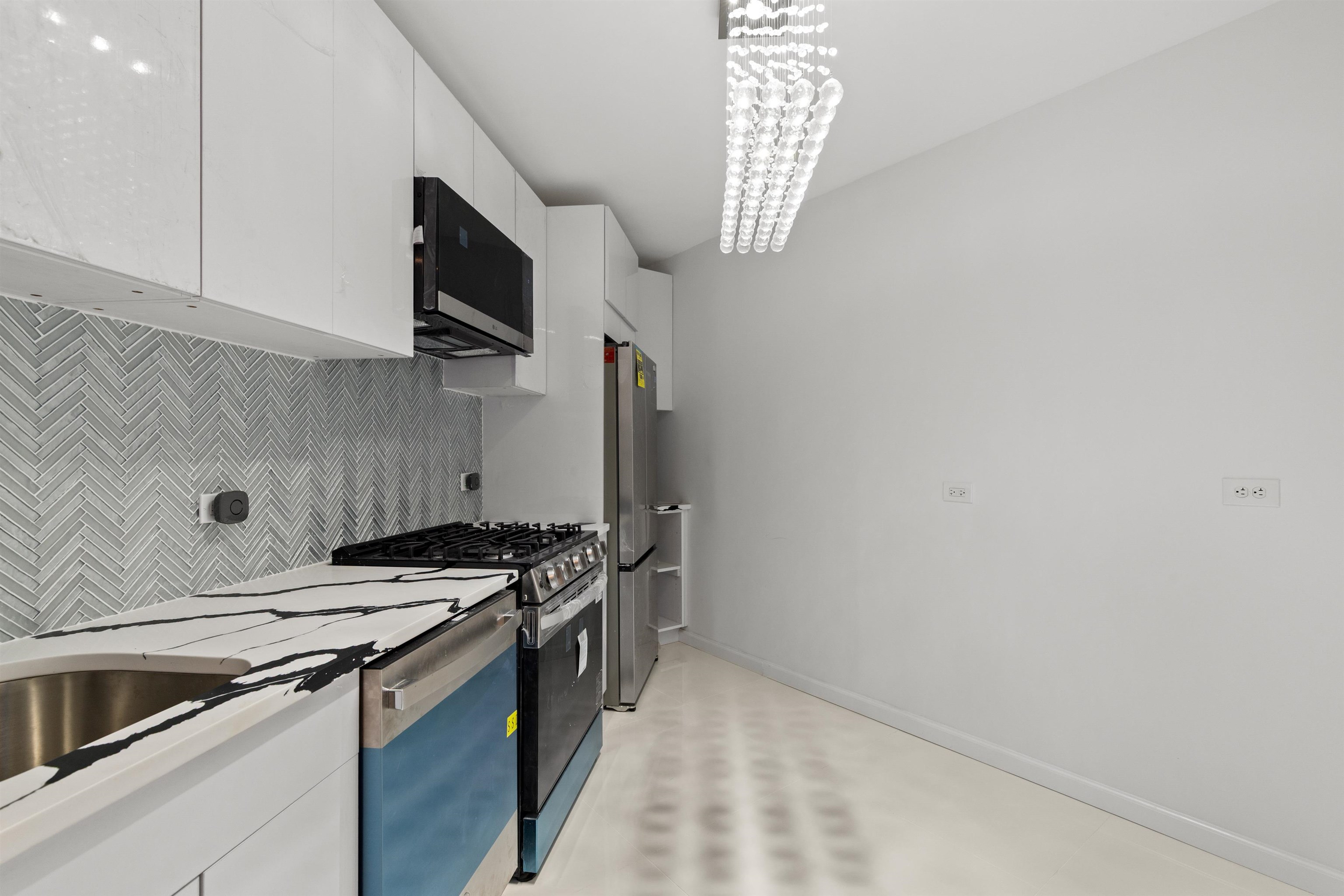 7004 BLVD EAST - Photo 3