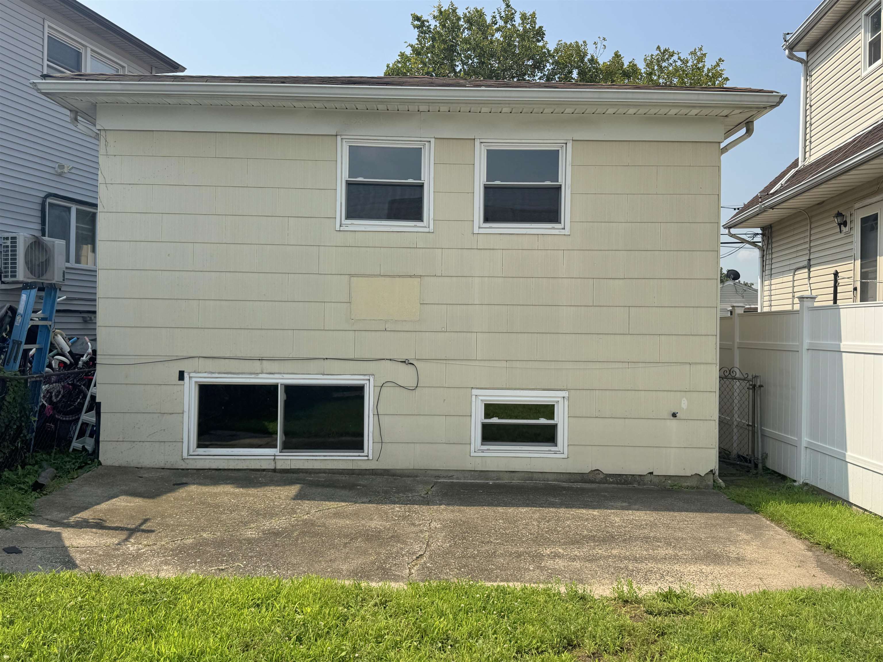 71 SUBURBIA CT