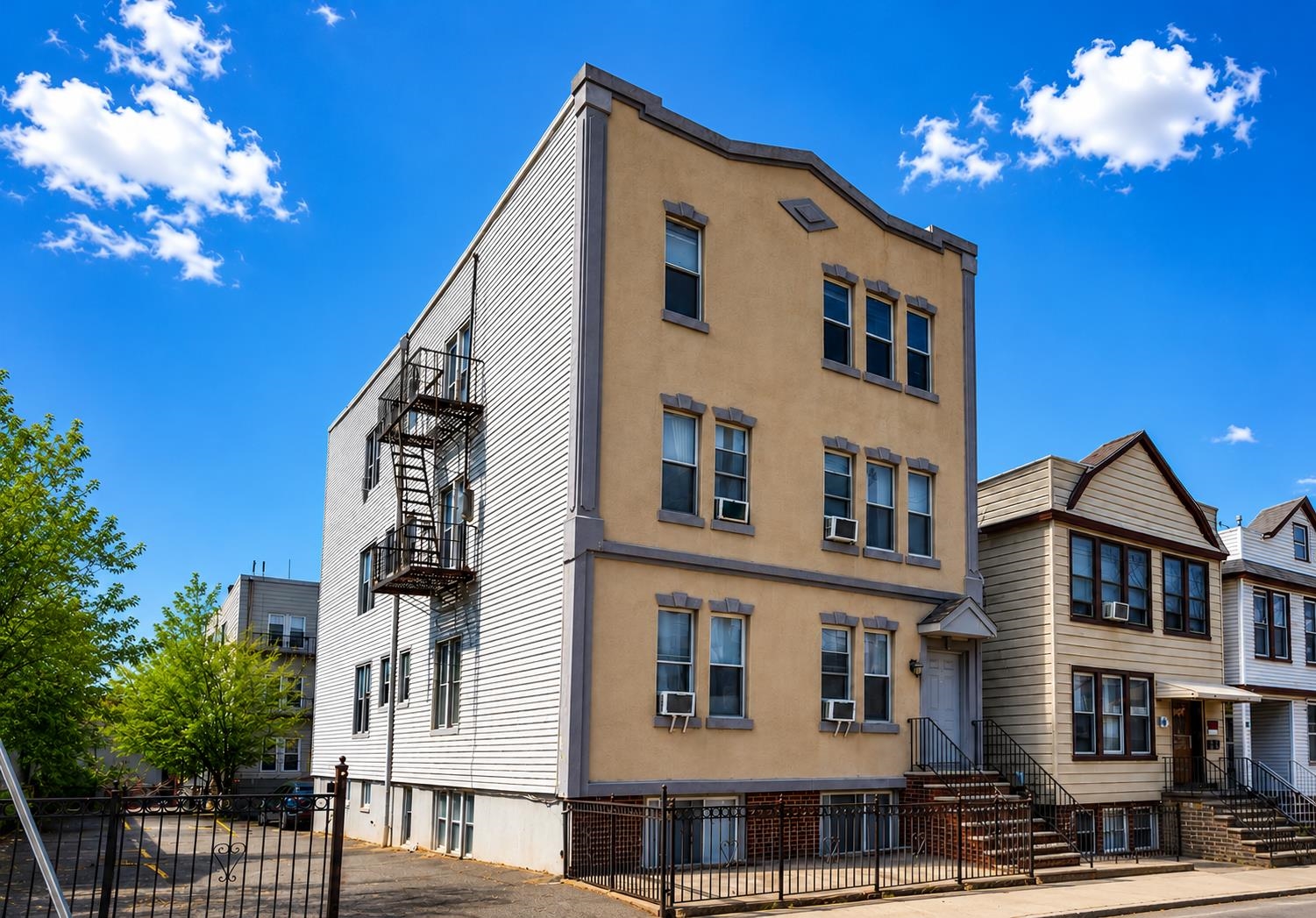 305 CATOR AVE - Photo 2