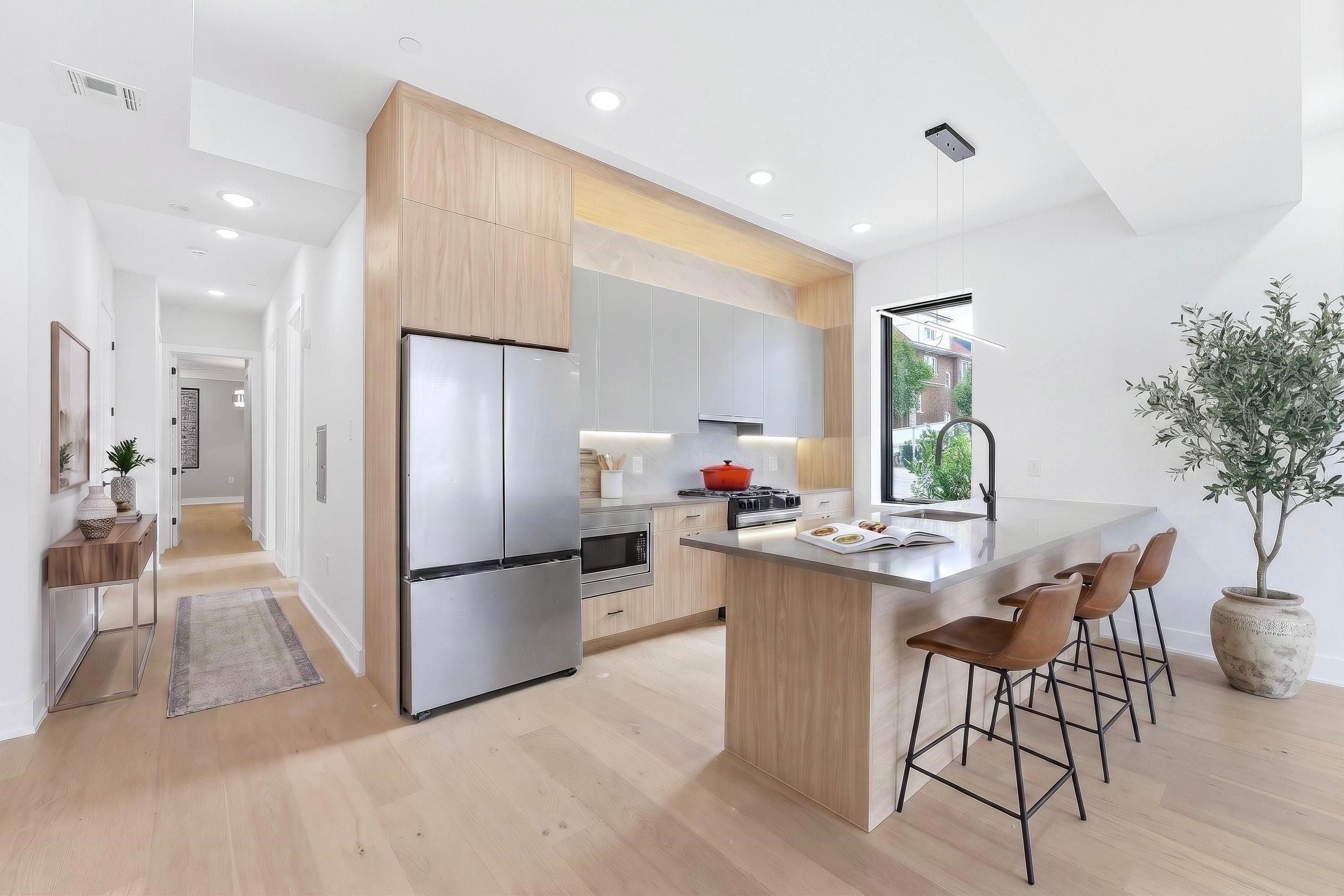256 CLAREMONT AVE - Photo 2