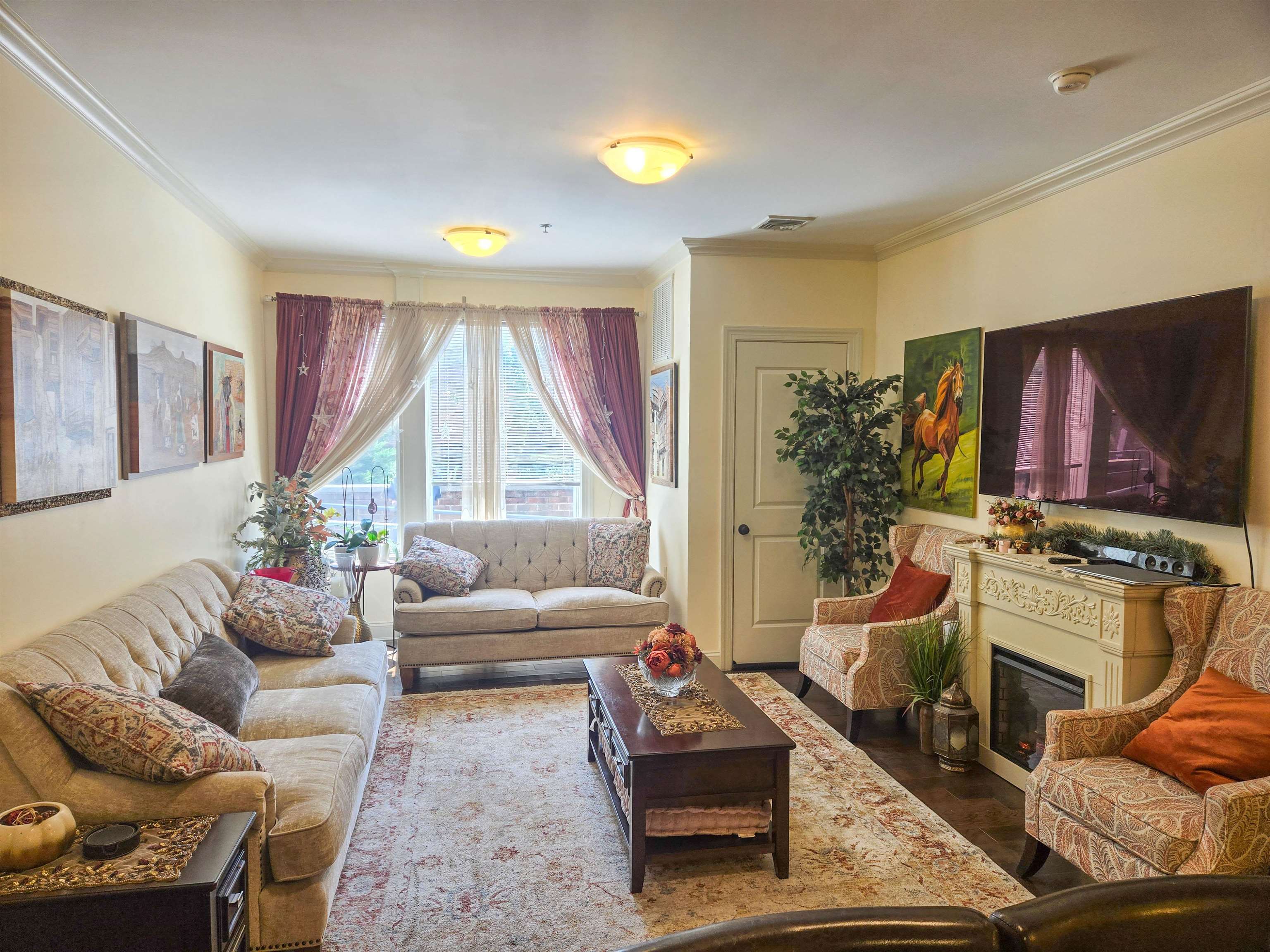 255 LAIRD AVE - Photo 2