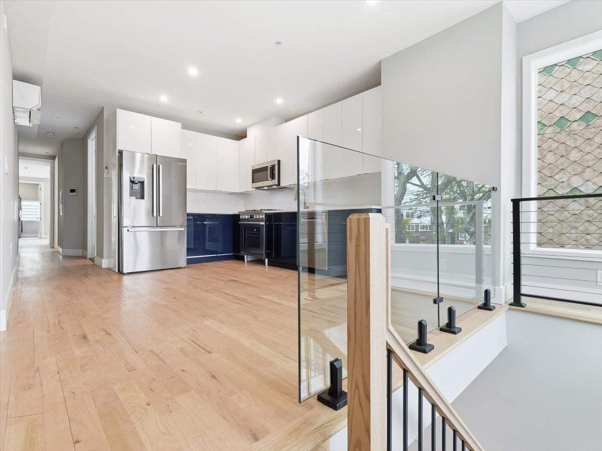 437 OGDEN AVE - Photo 2