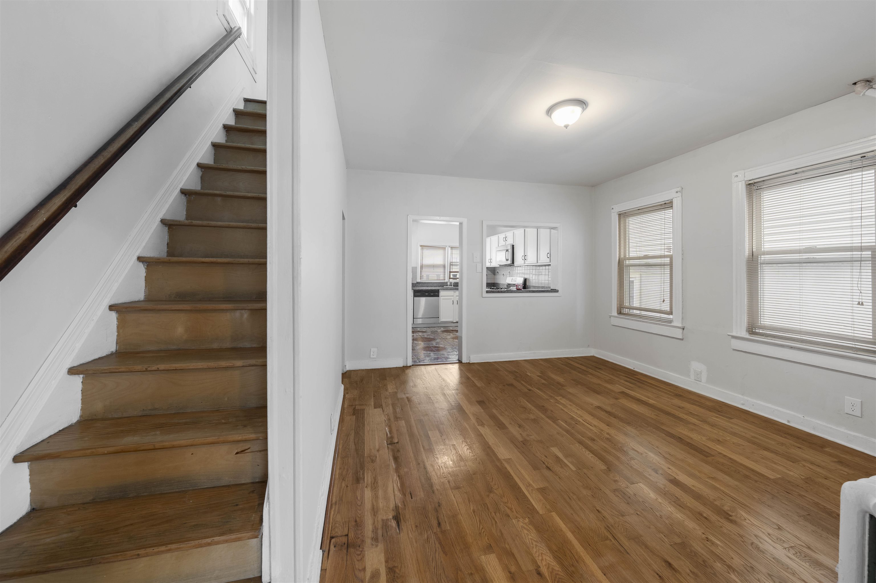 352 FOREST ST - Photo 3
