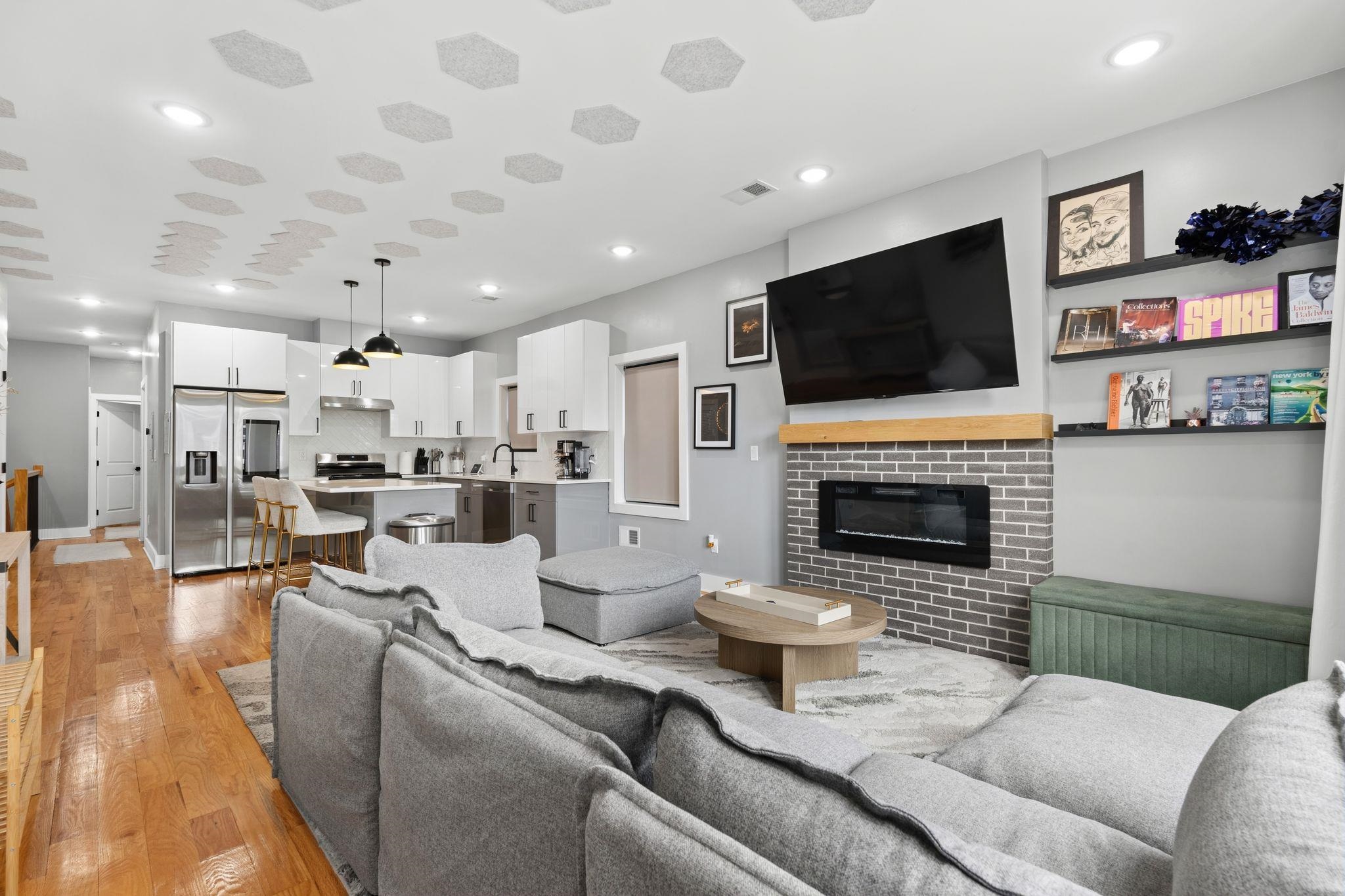 246 CLINTON AVE - Photo 2