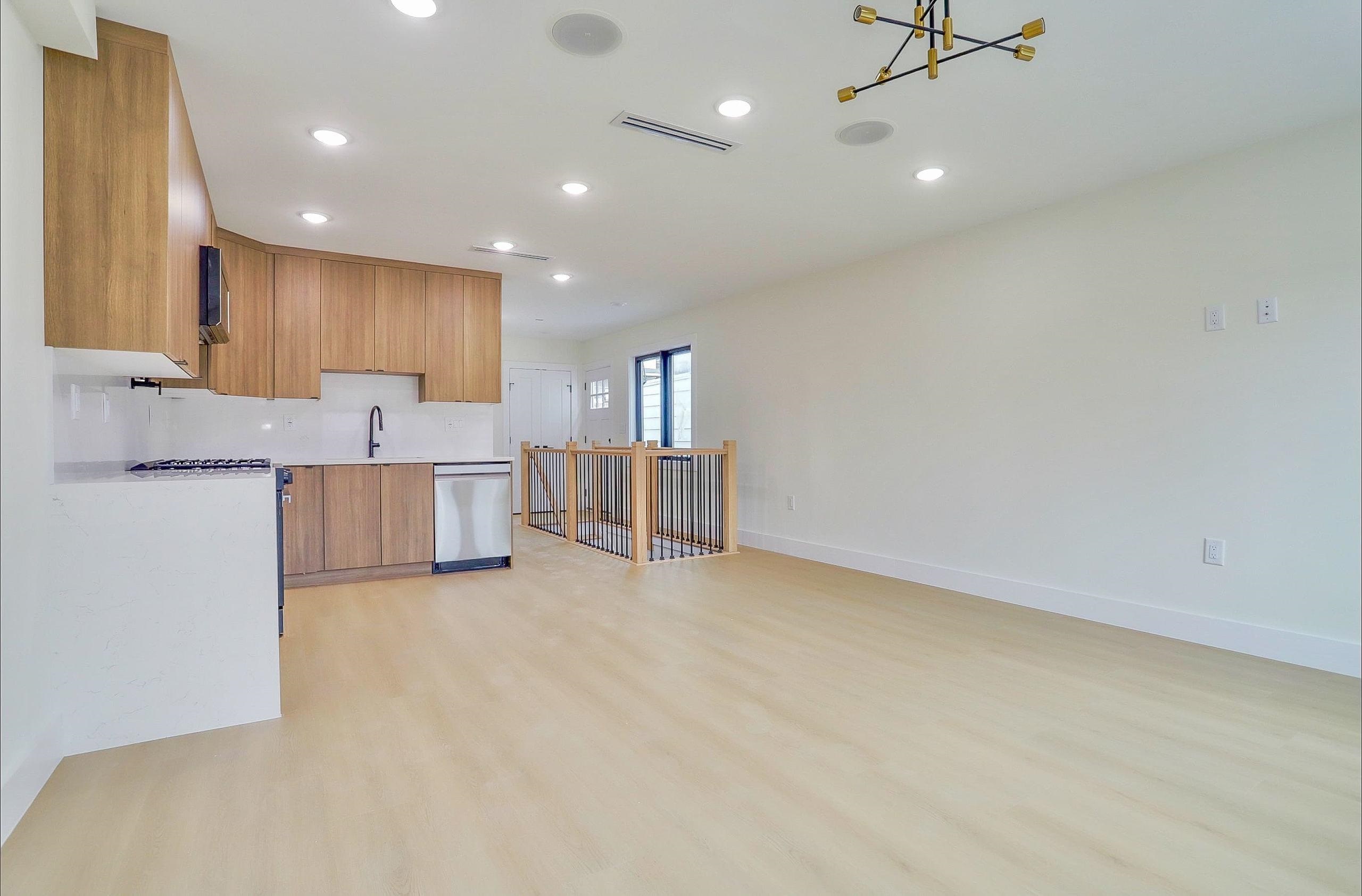 182 COLUMBIA AVE - Photo 2