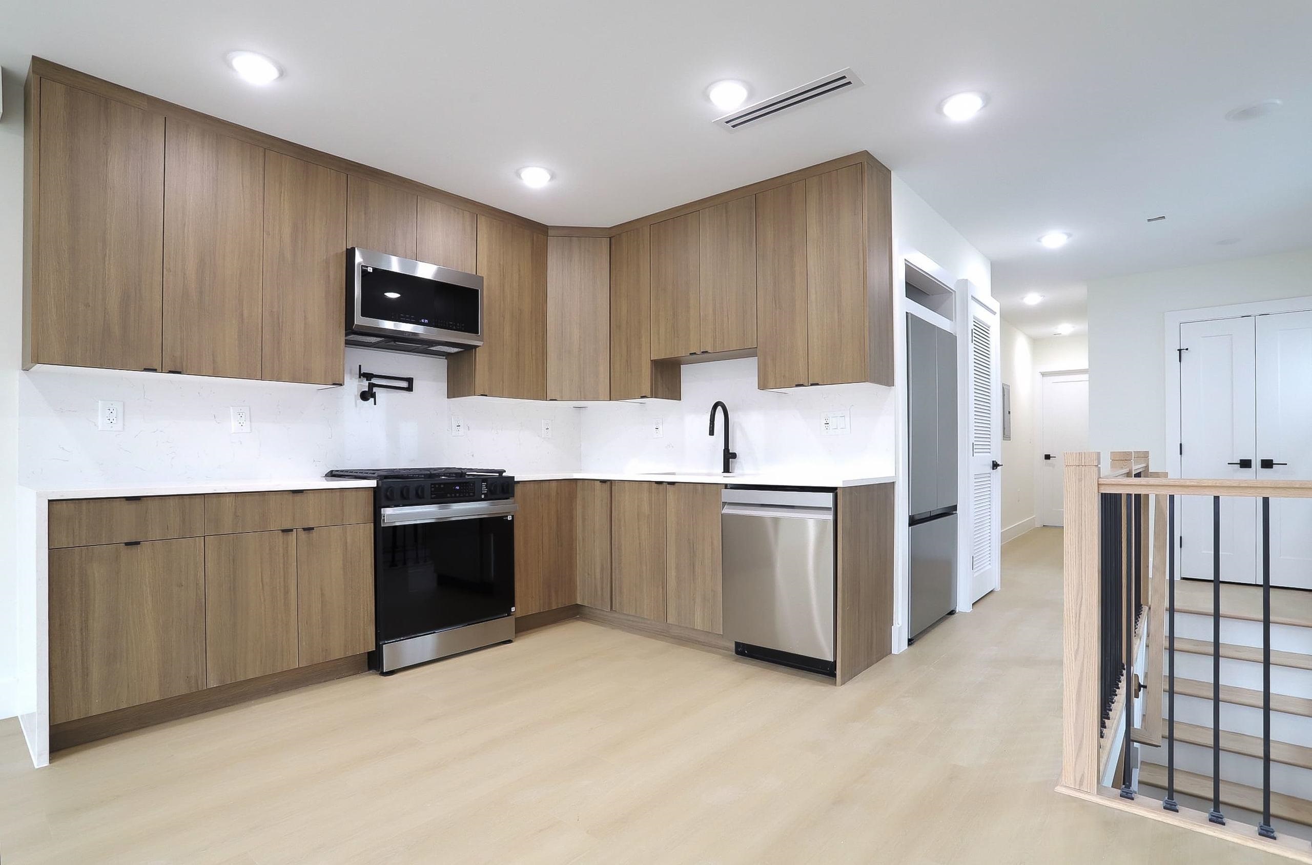 182 COLUMBIA AVE - Photo 4