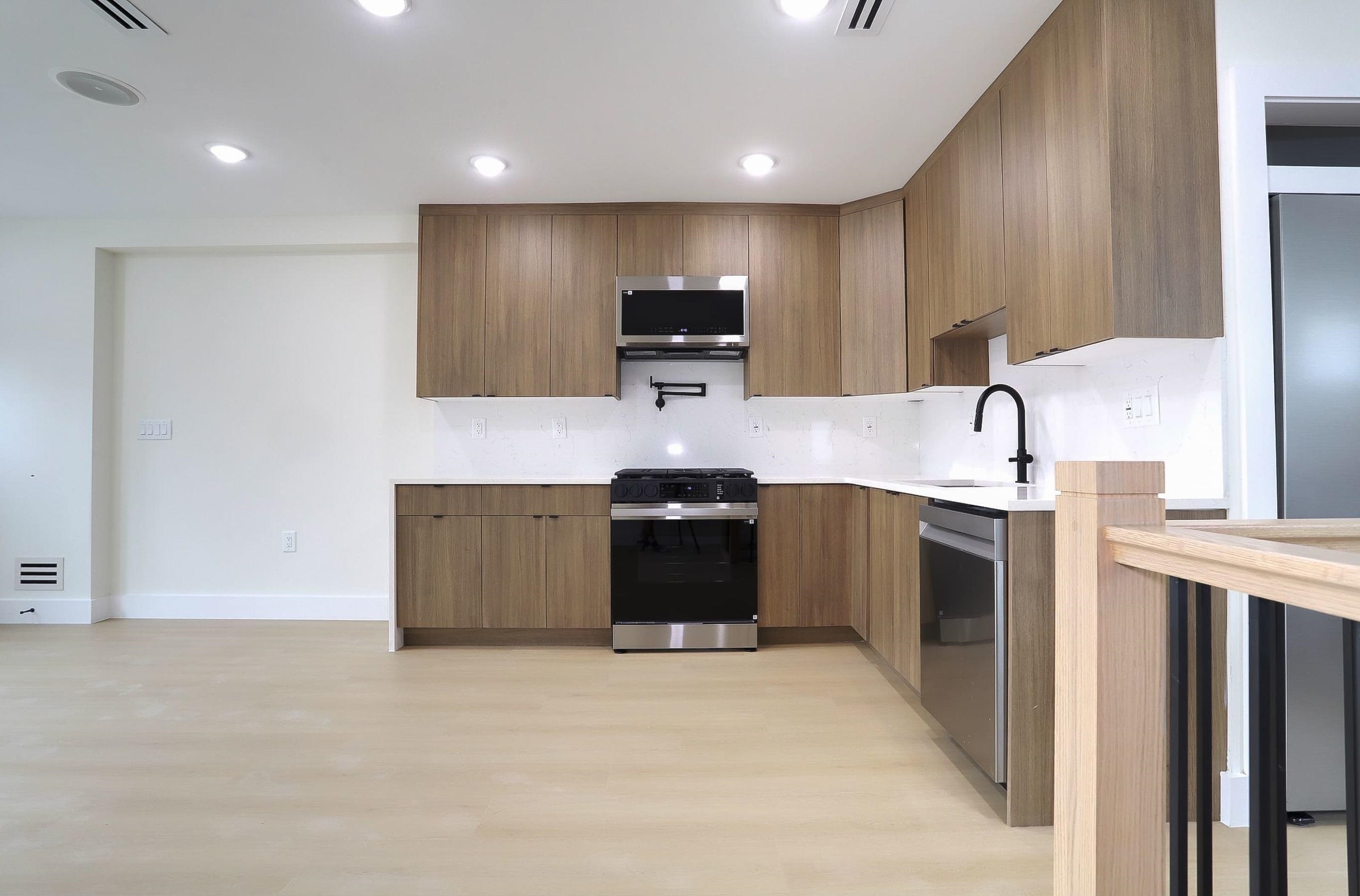 182 COLUMBIA AVE - Photo 5