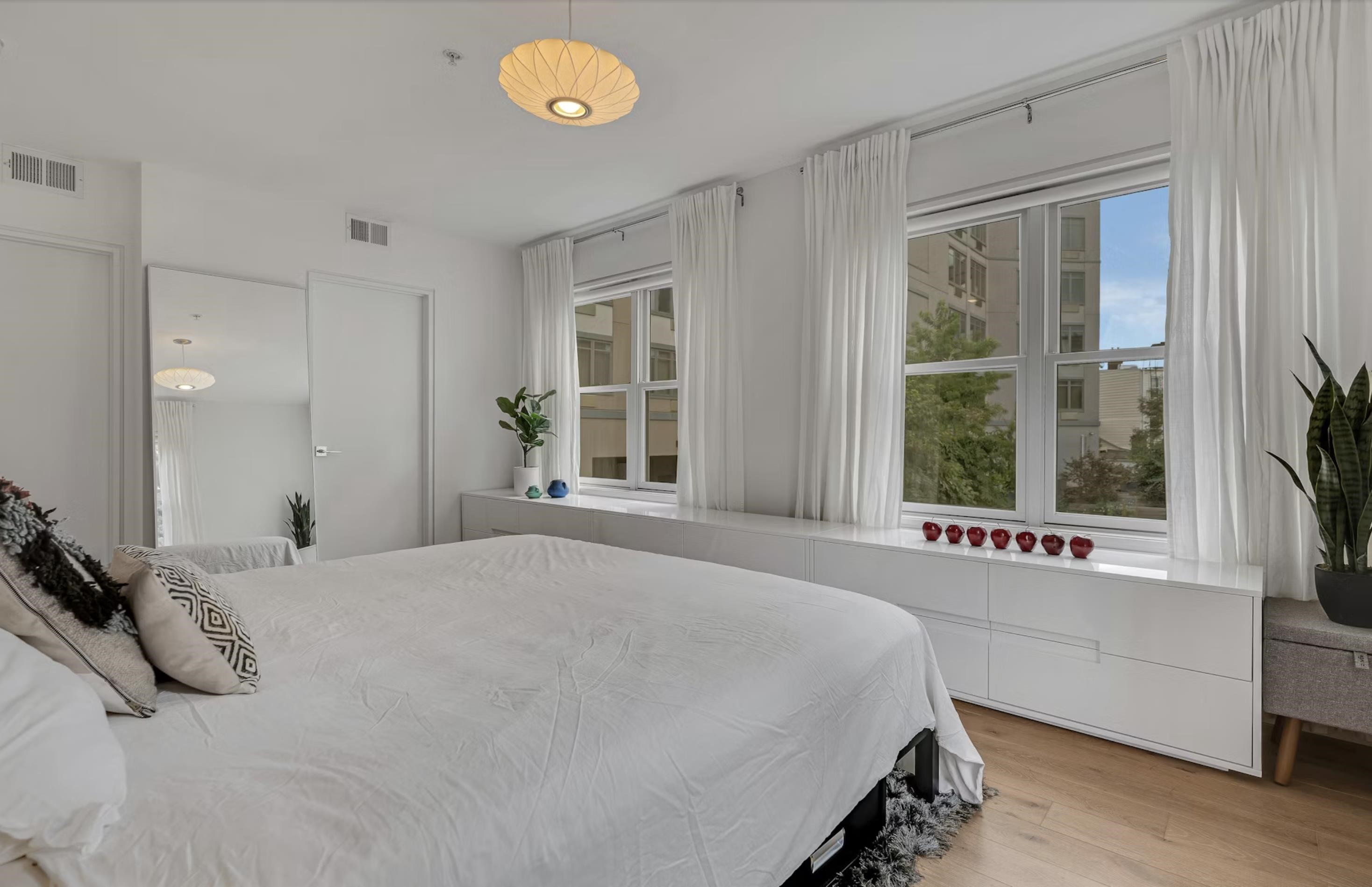 415 MONMOUTH ST #1
