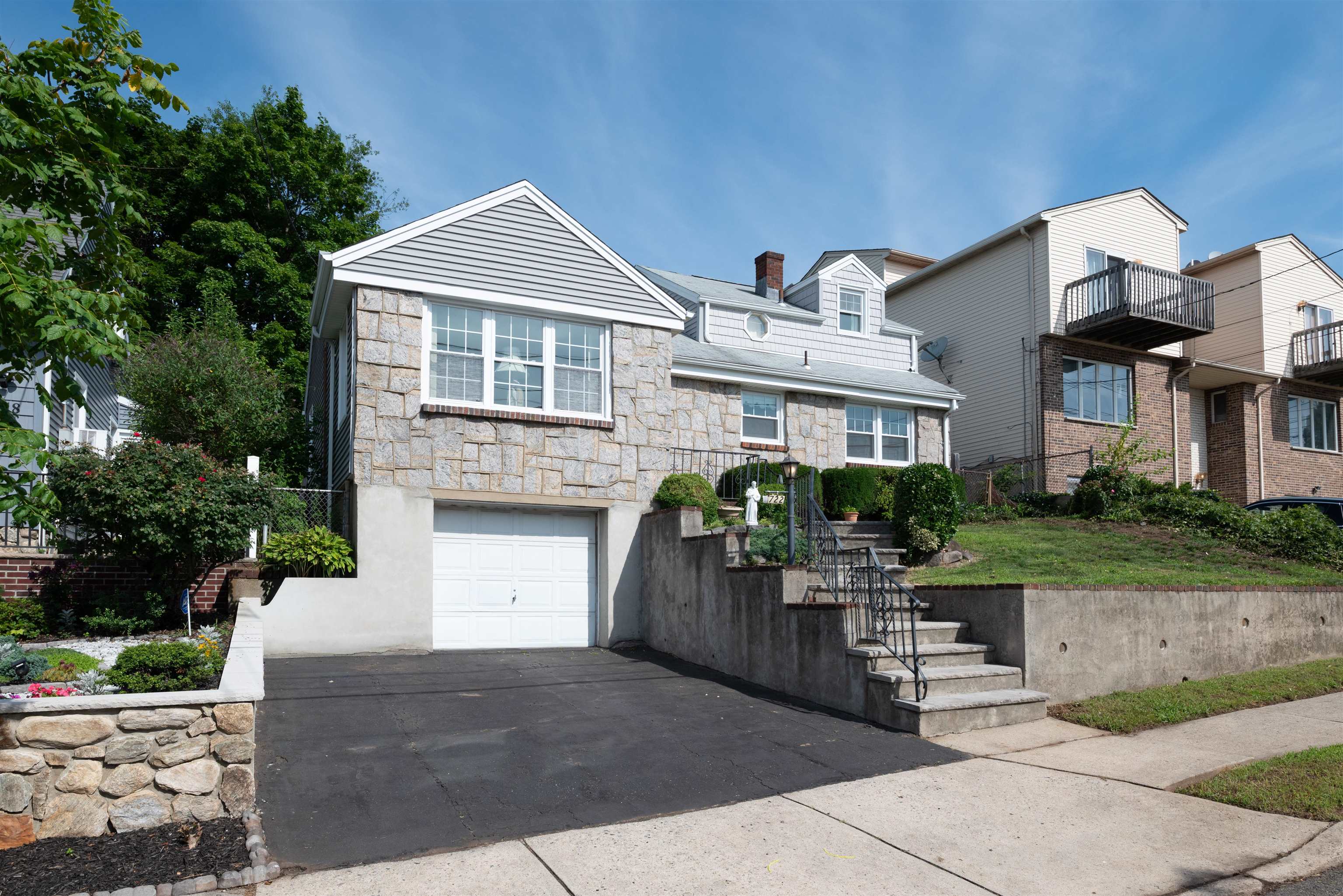 722 7TH ST - Photo 2