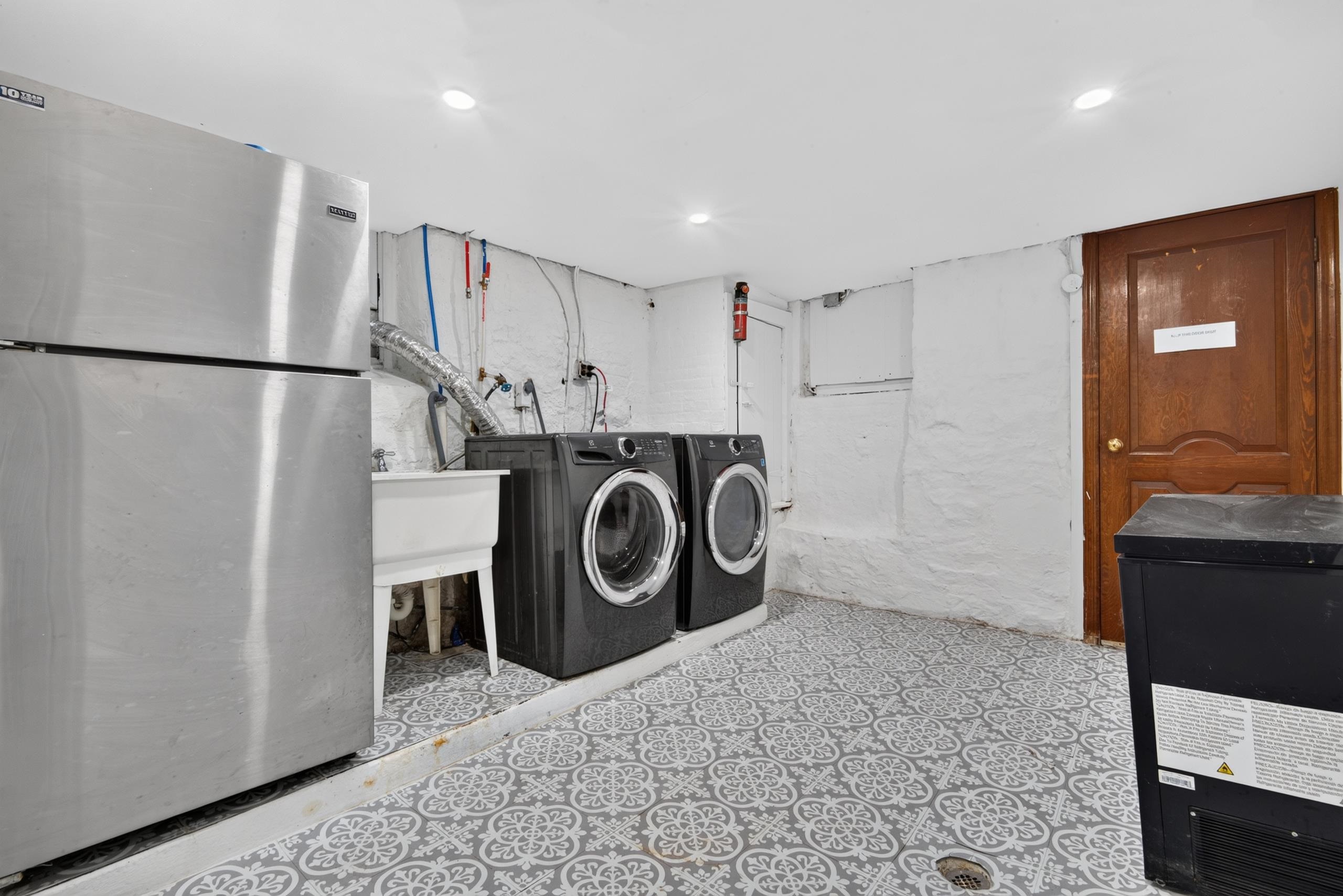 361-1 WEBSTER AVE #1
