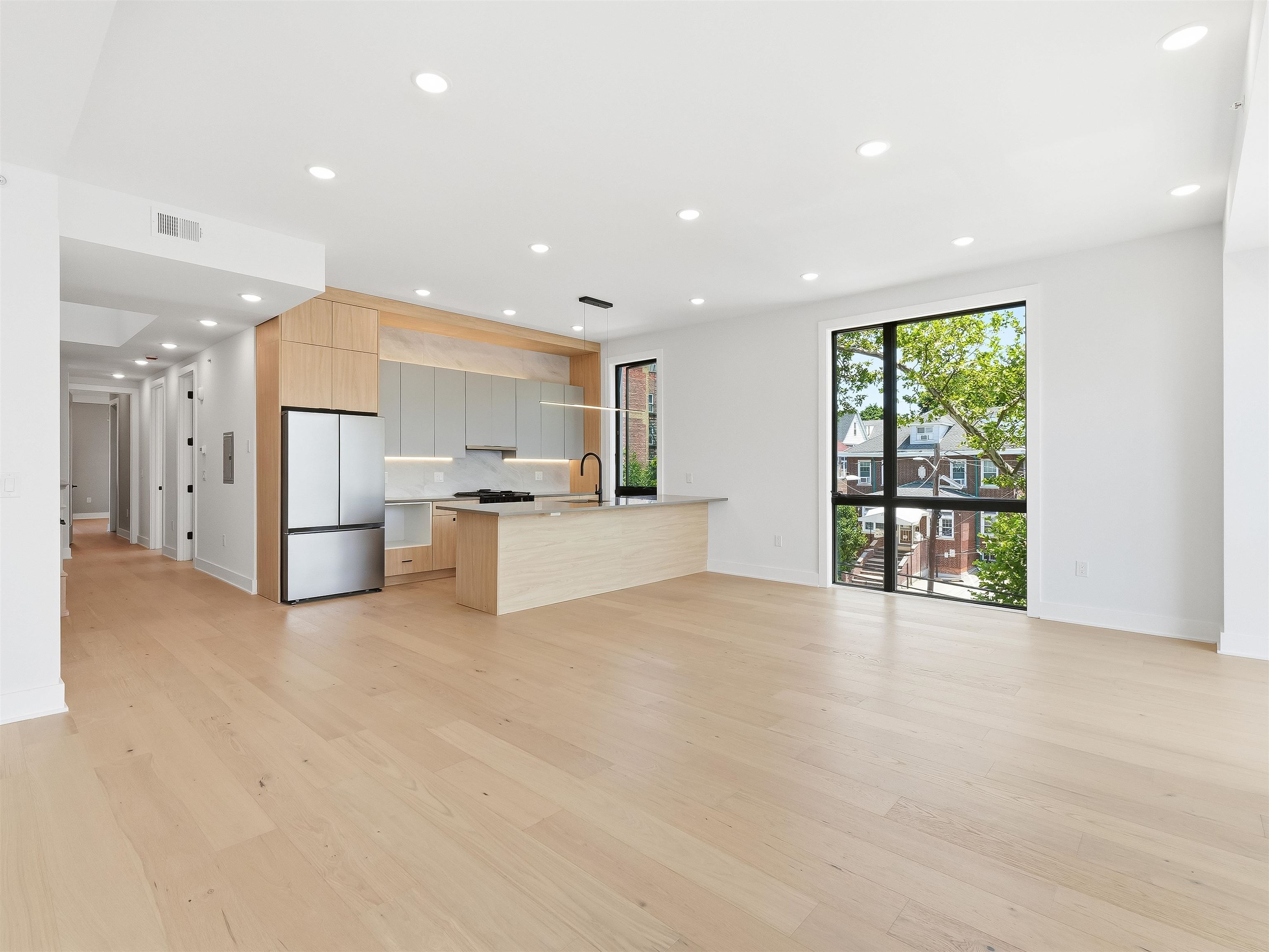 256 CLAREMONT AVE #3