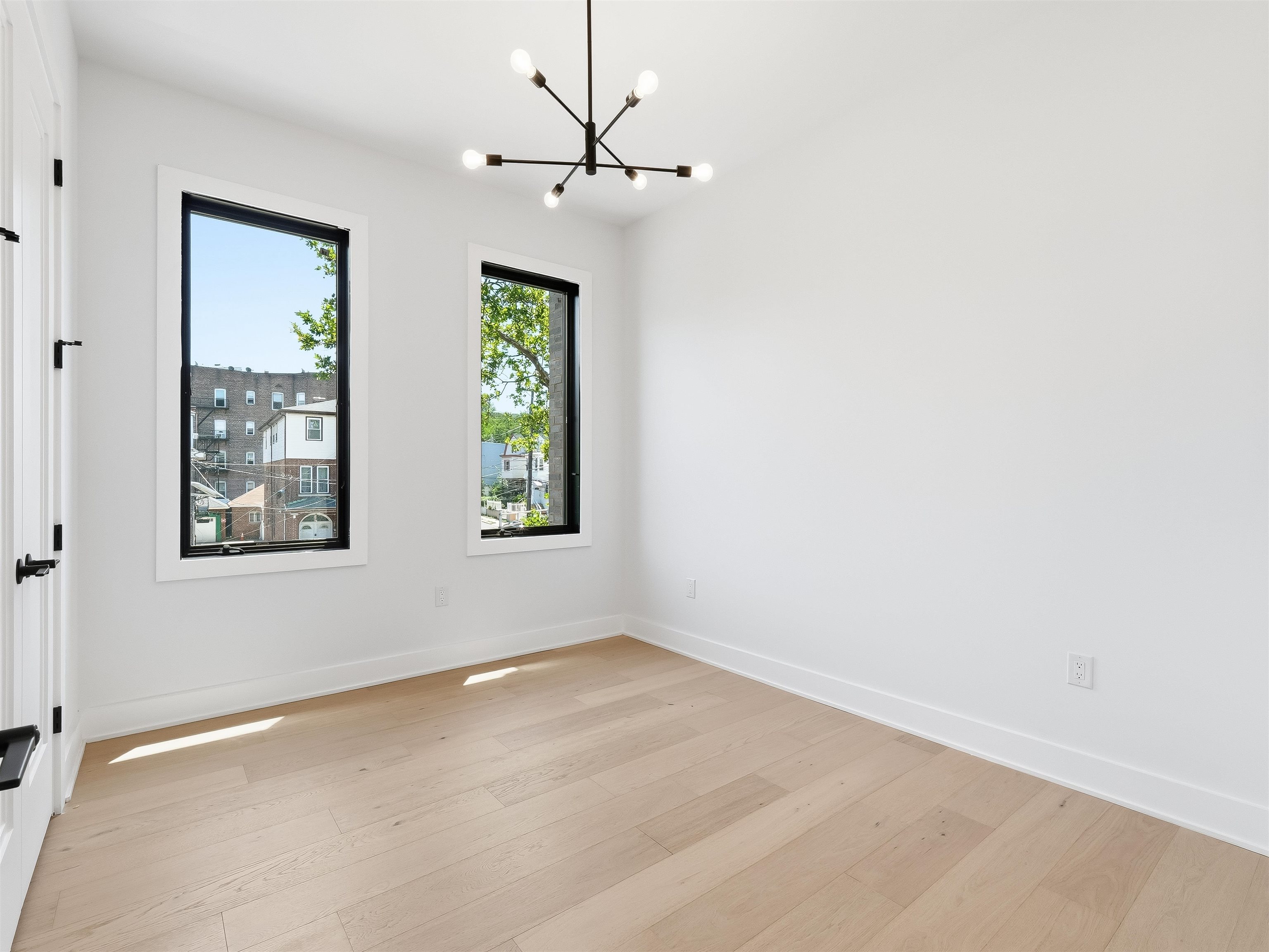 256 CLAREMONT AVE #3