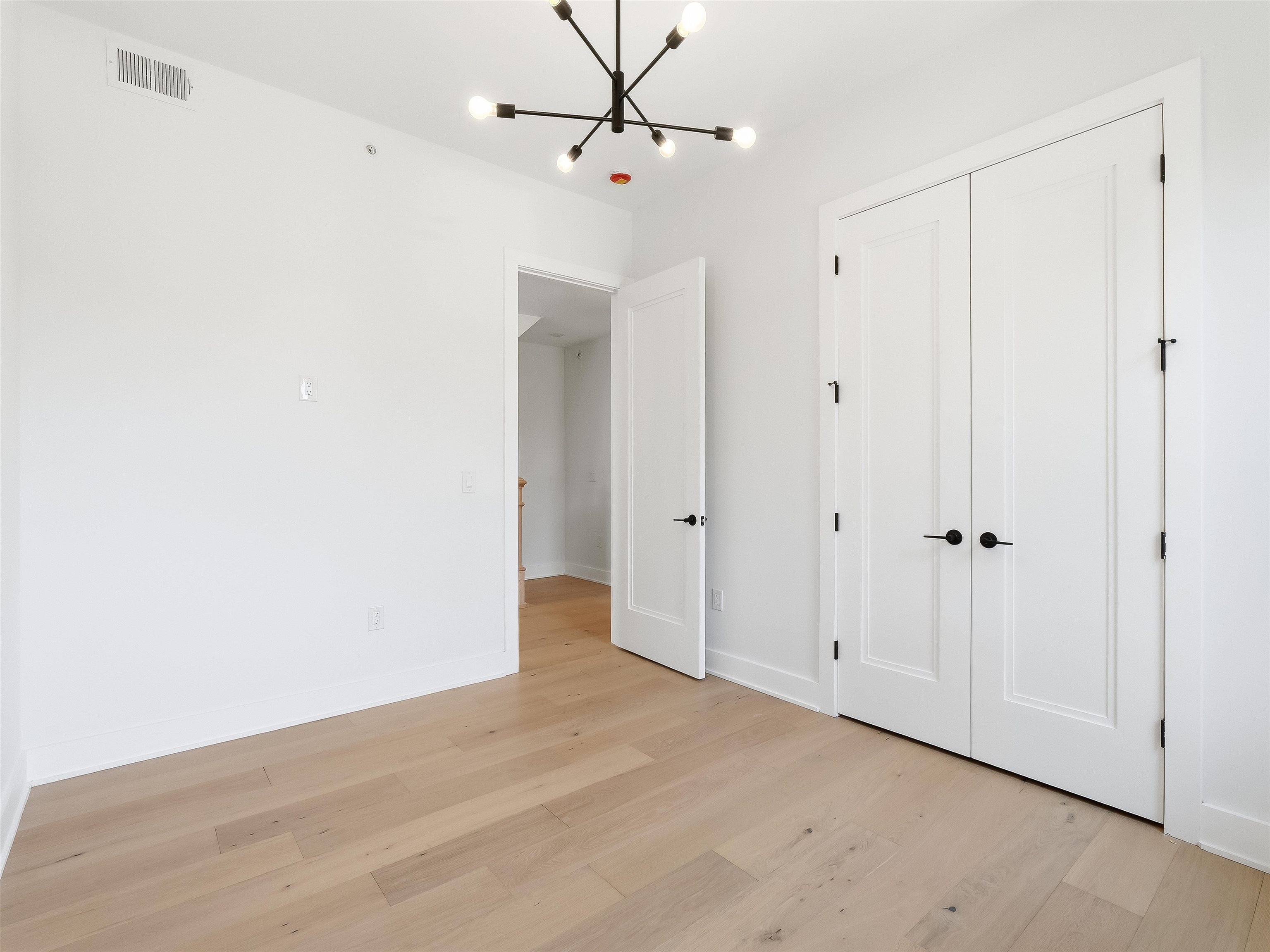 256 CLAREMONT AVE #3