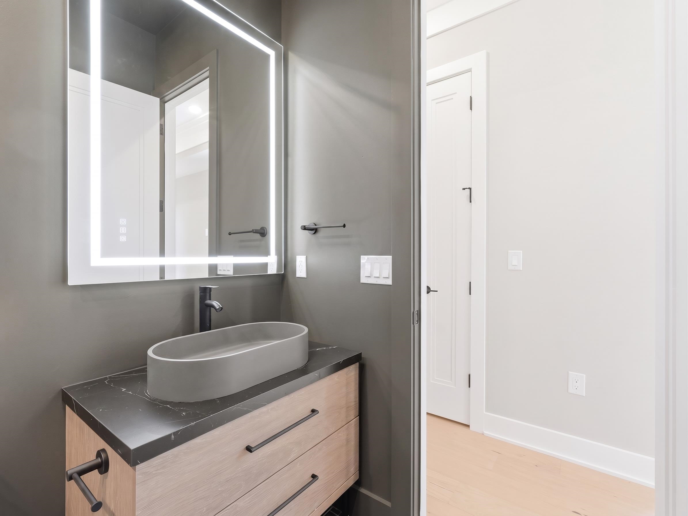 256 CLAREMONT AVE #3