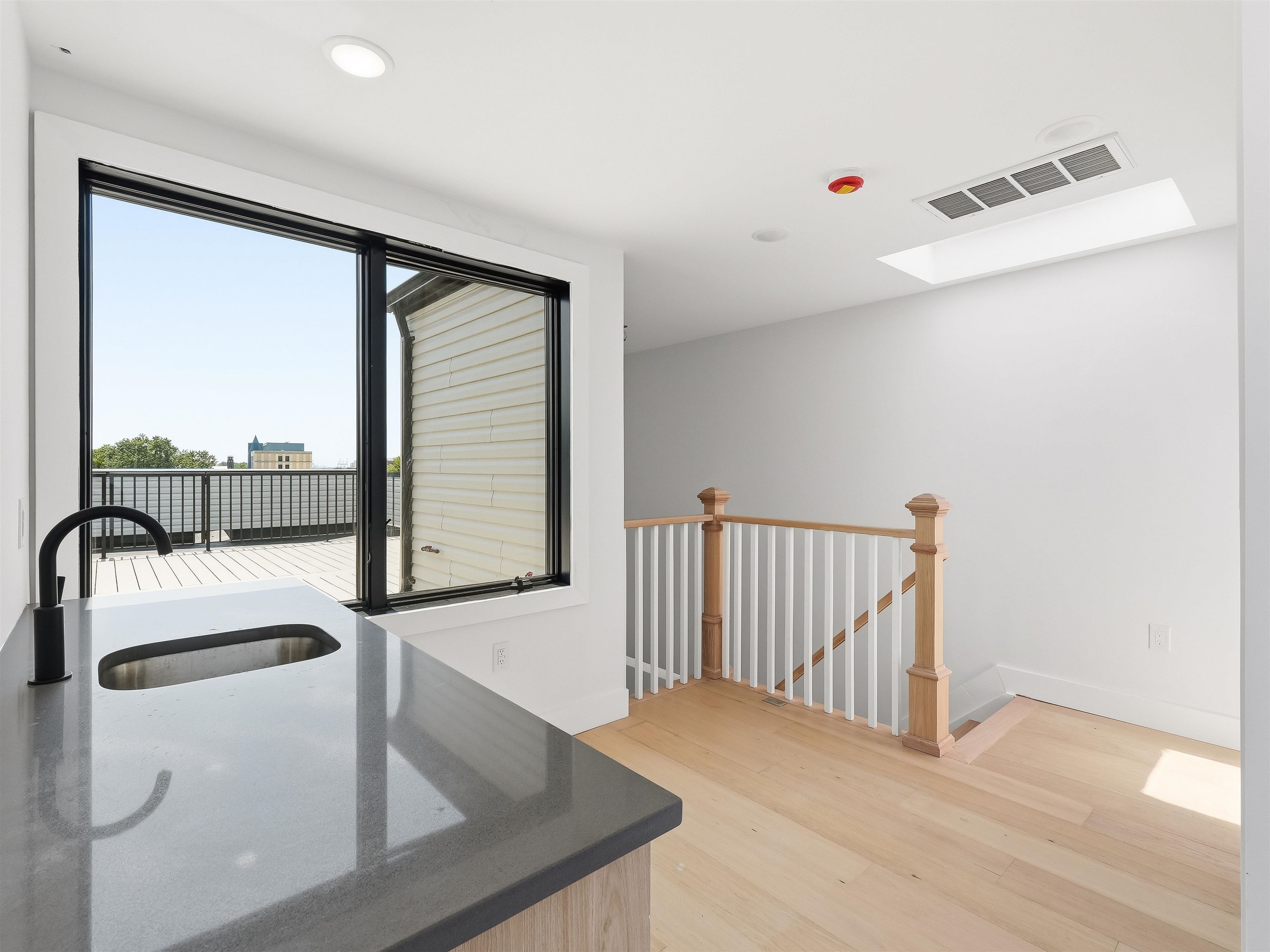 256 CLAREMONT AVE #3