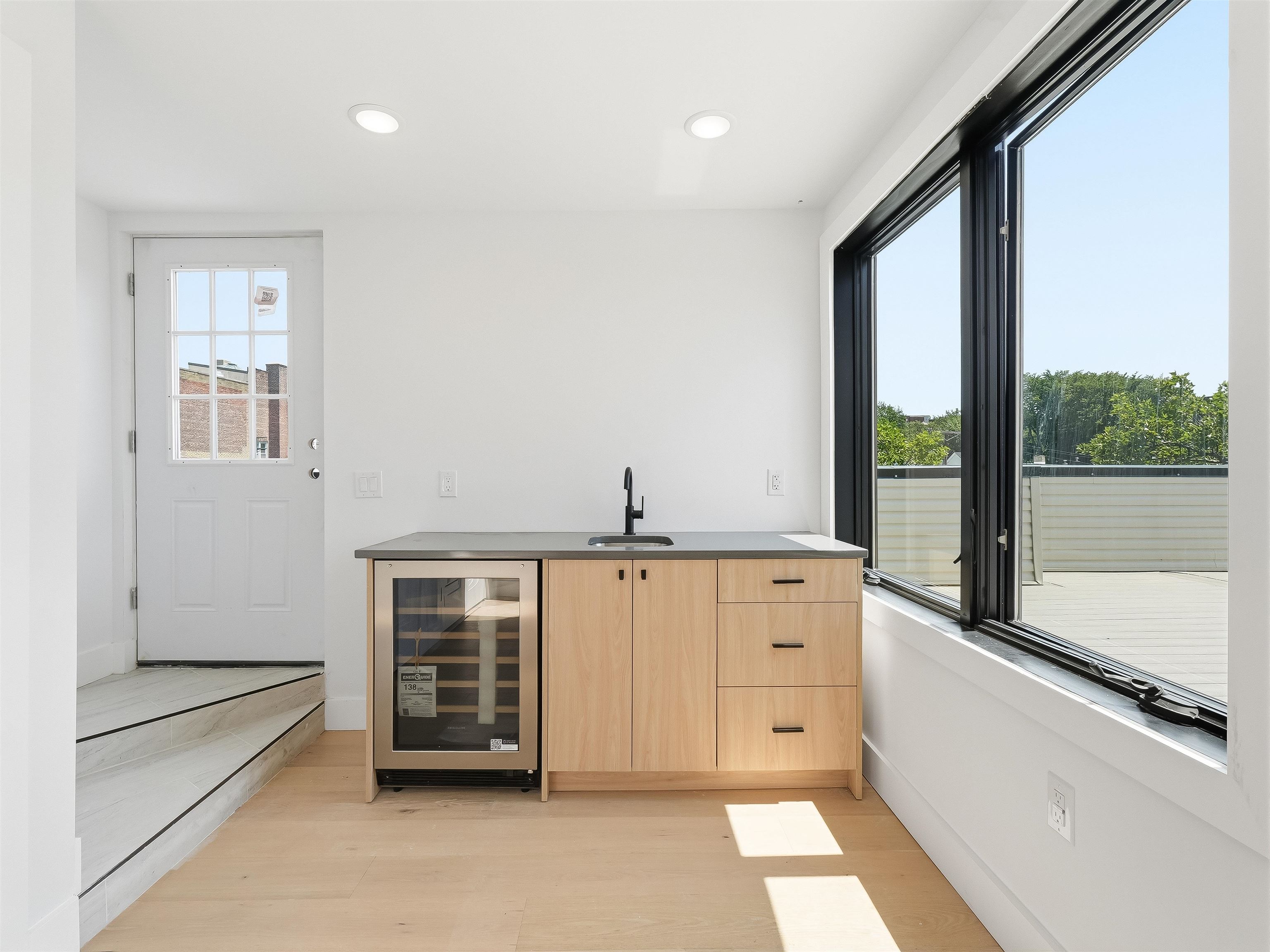 256 CLAREMONT AVE #3