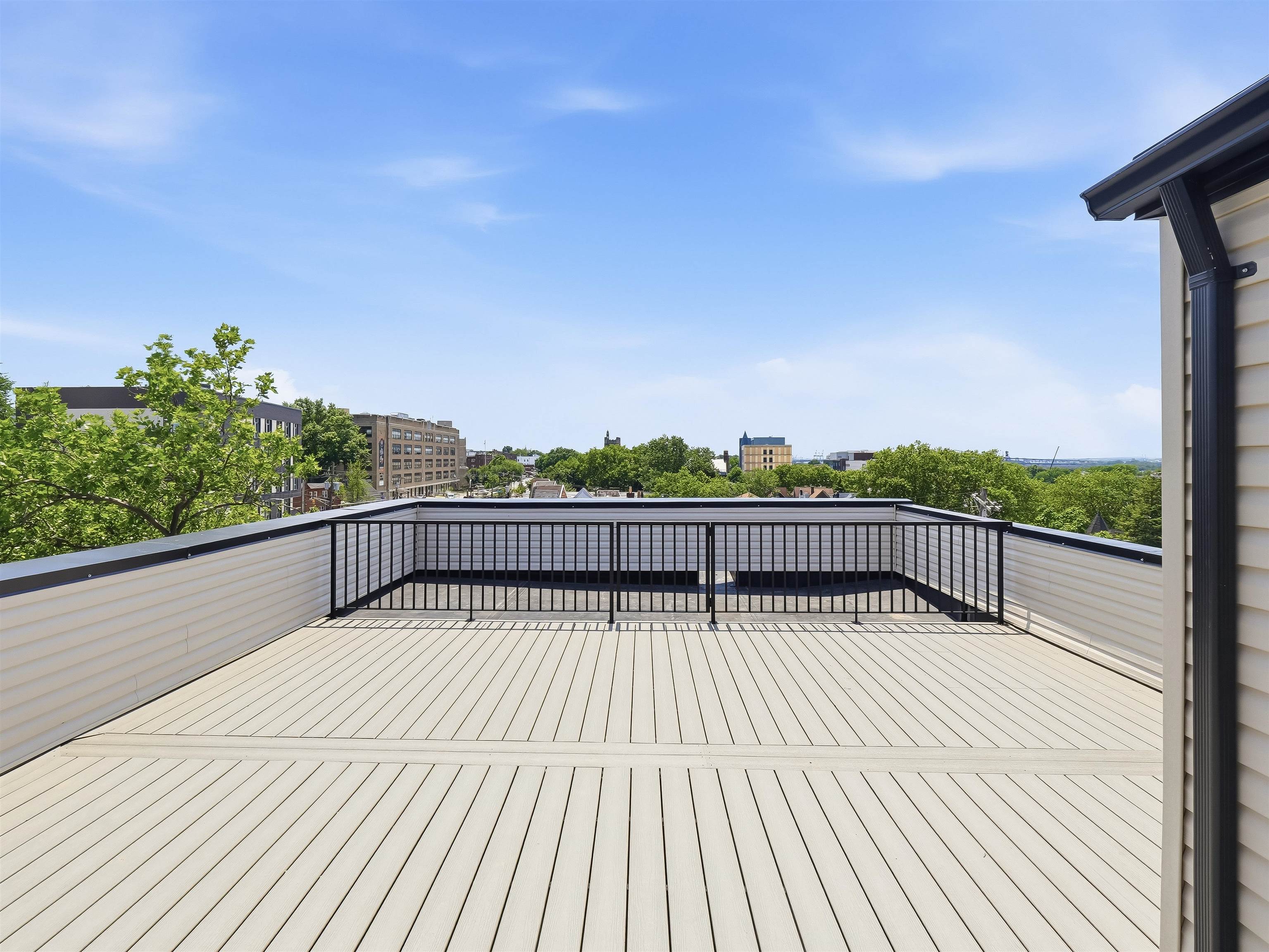 256 CLAREMONT AVE #3