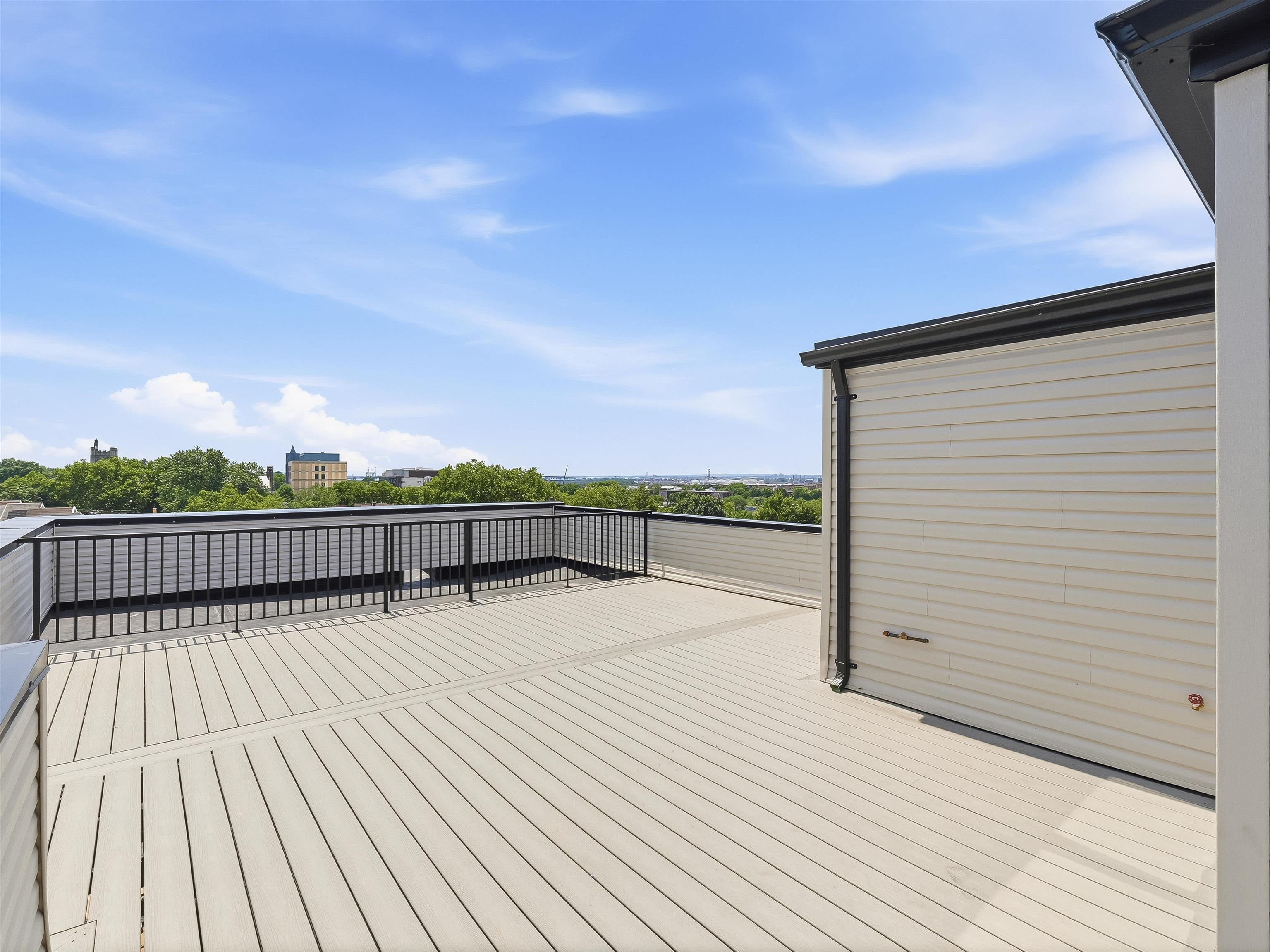 256 CLAREMONT AVE #3
