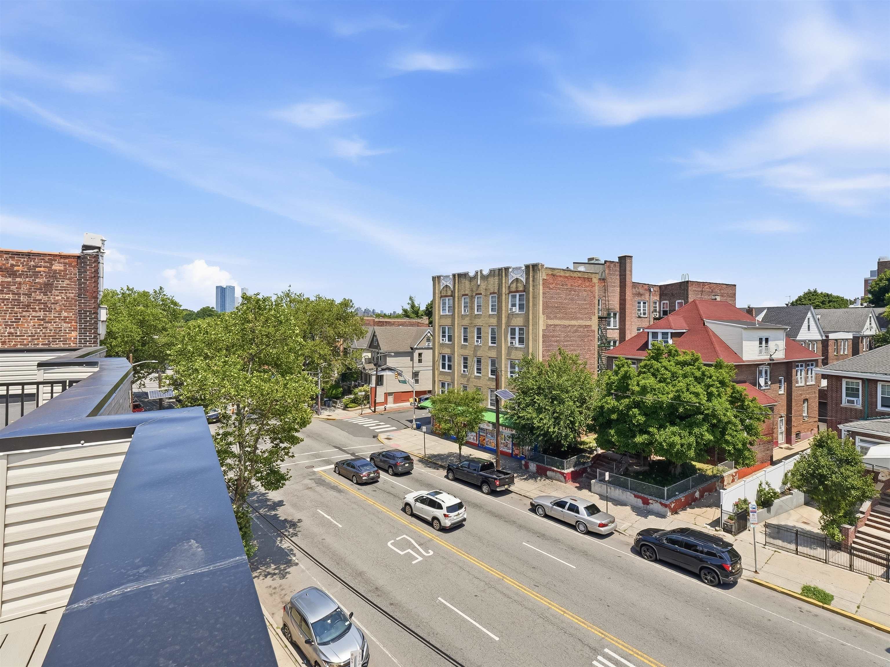 256 CLAREMONT AVE #3