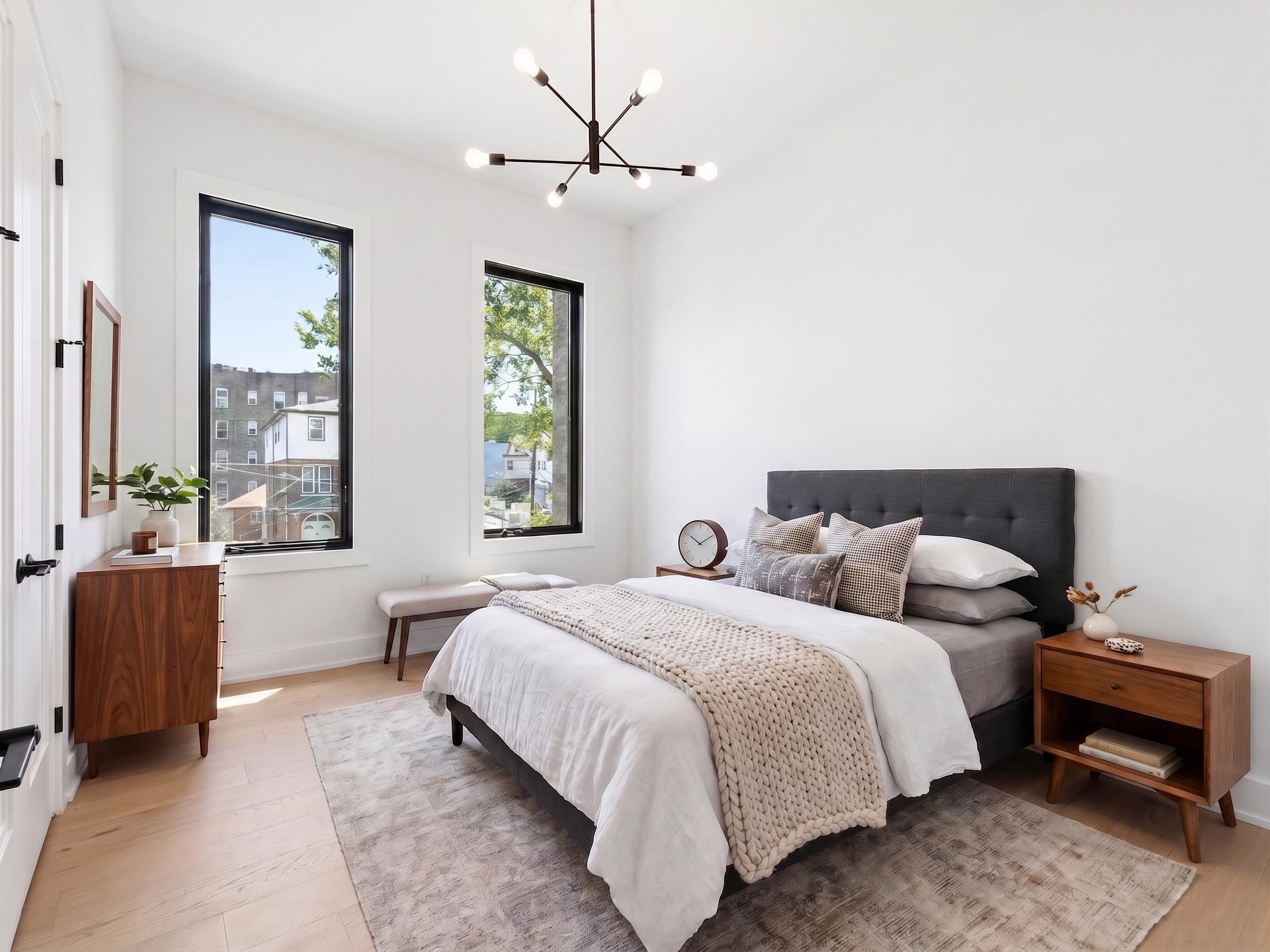256 CLAREMONT AVE #3