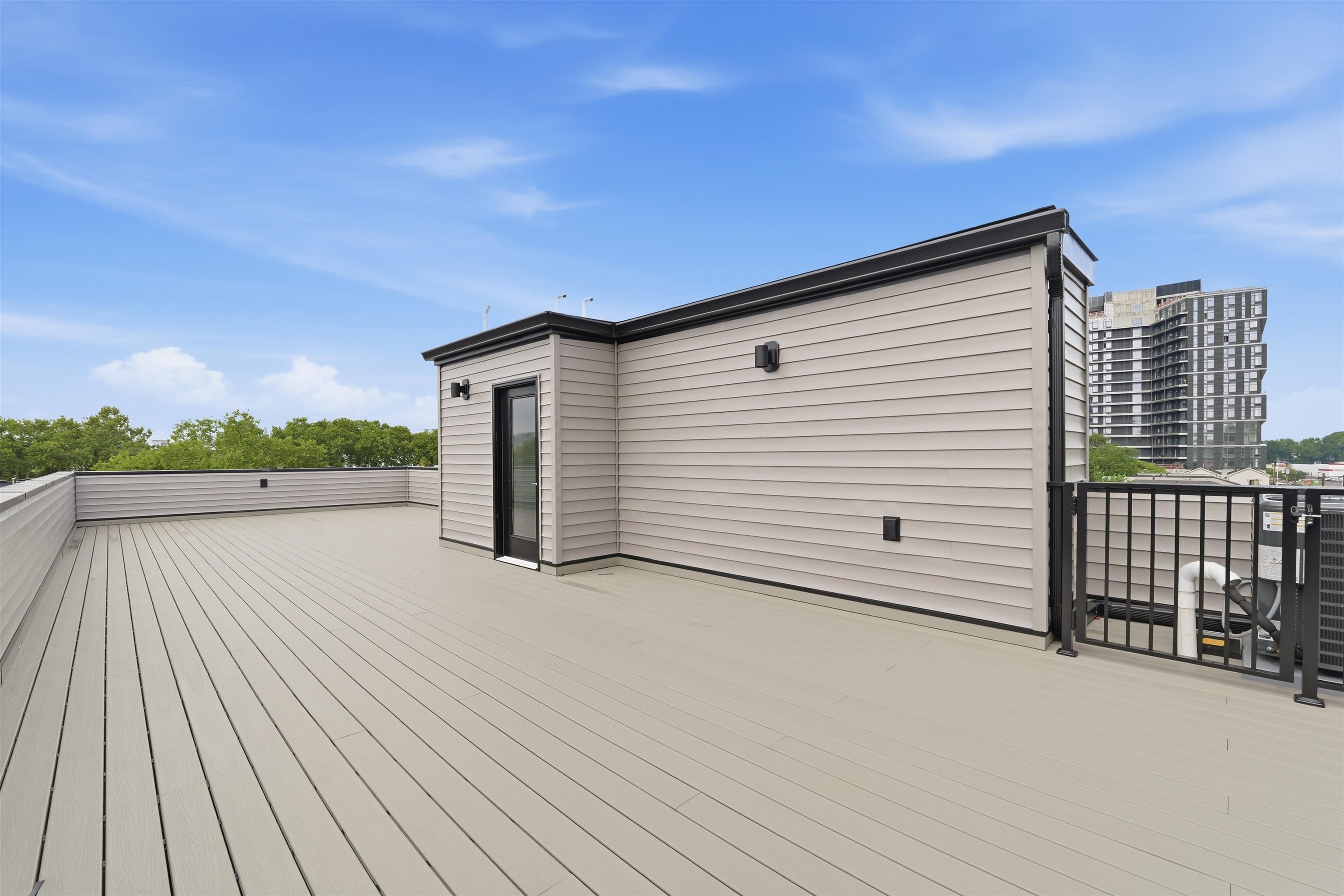389 VIRGINIA AVE #3