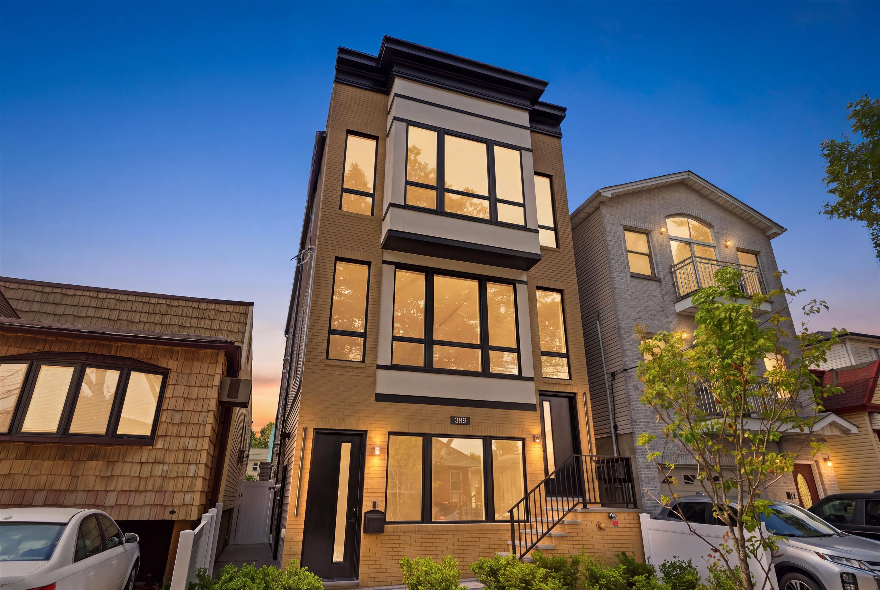 389 VIRGINIA AVE #3