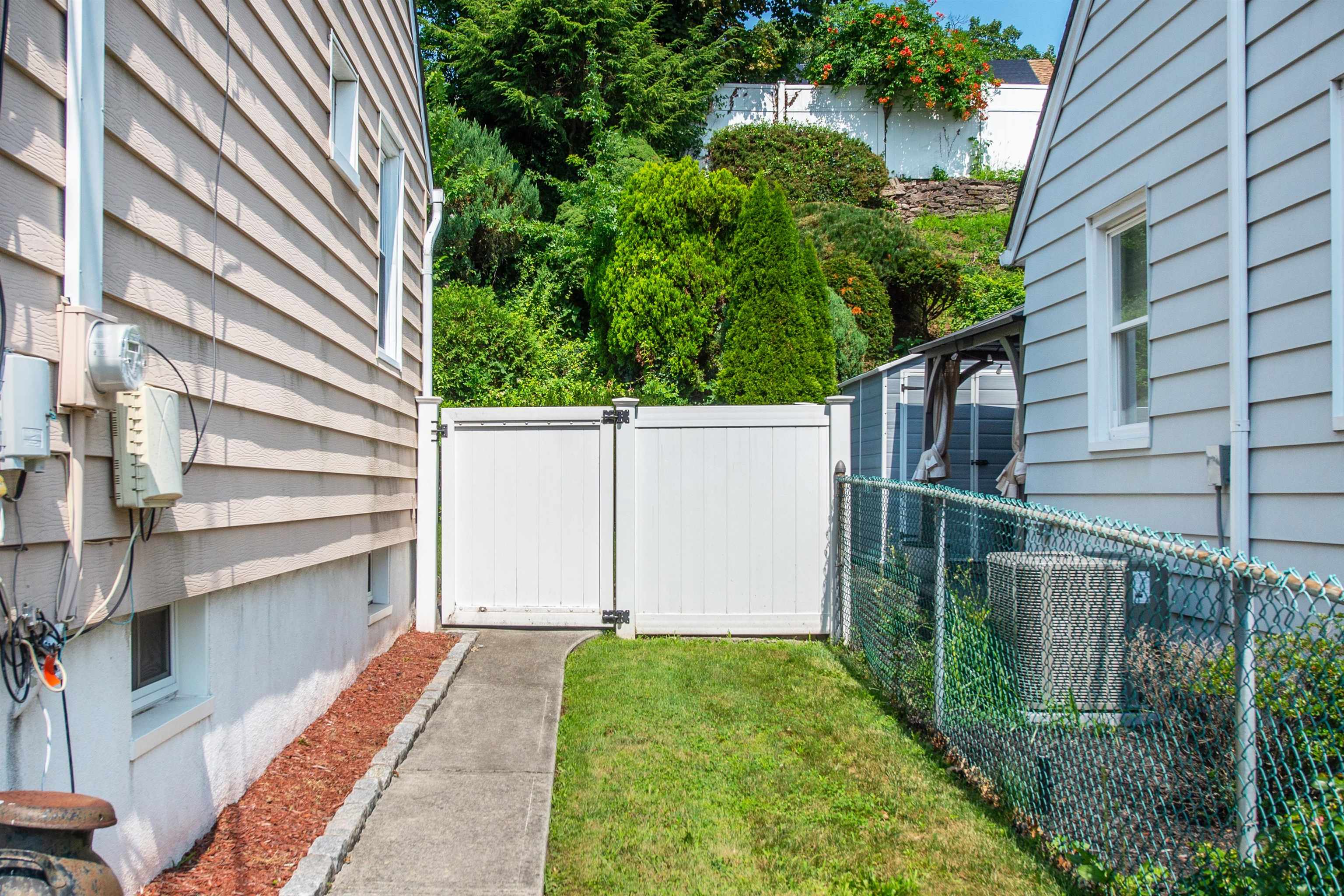 123 6TH ST - Photo 3
