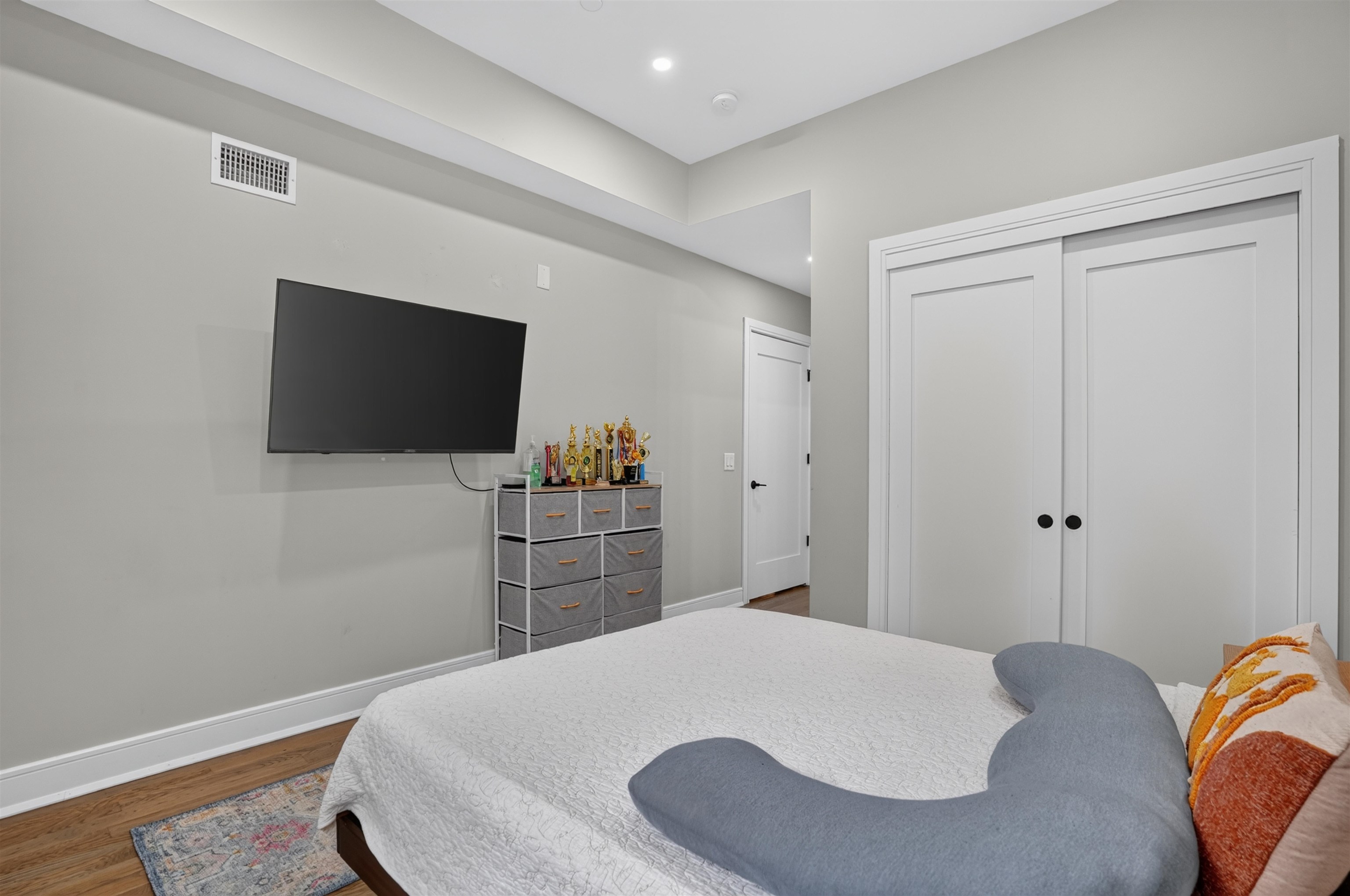 151 WEBSTER AVE - Photo 4