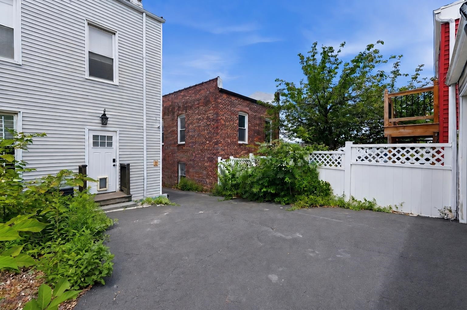 676 LIBERTY AVE