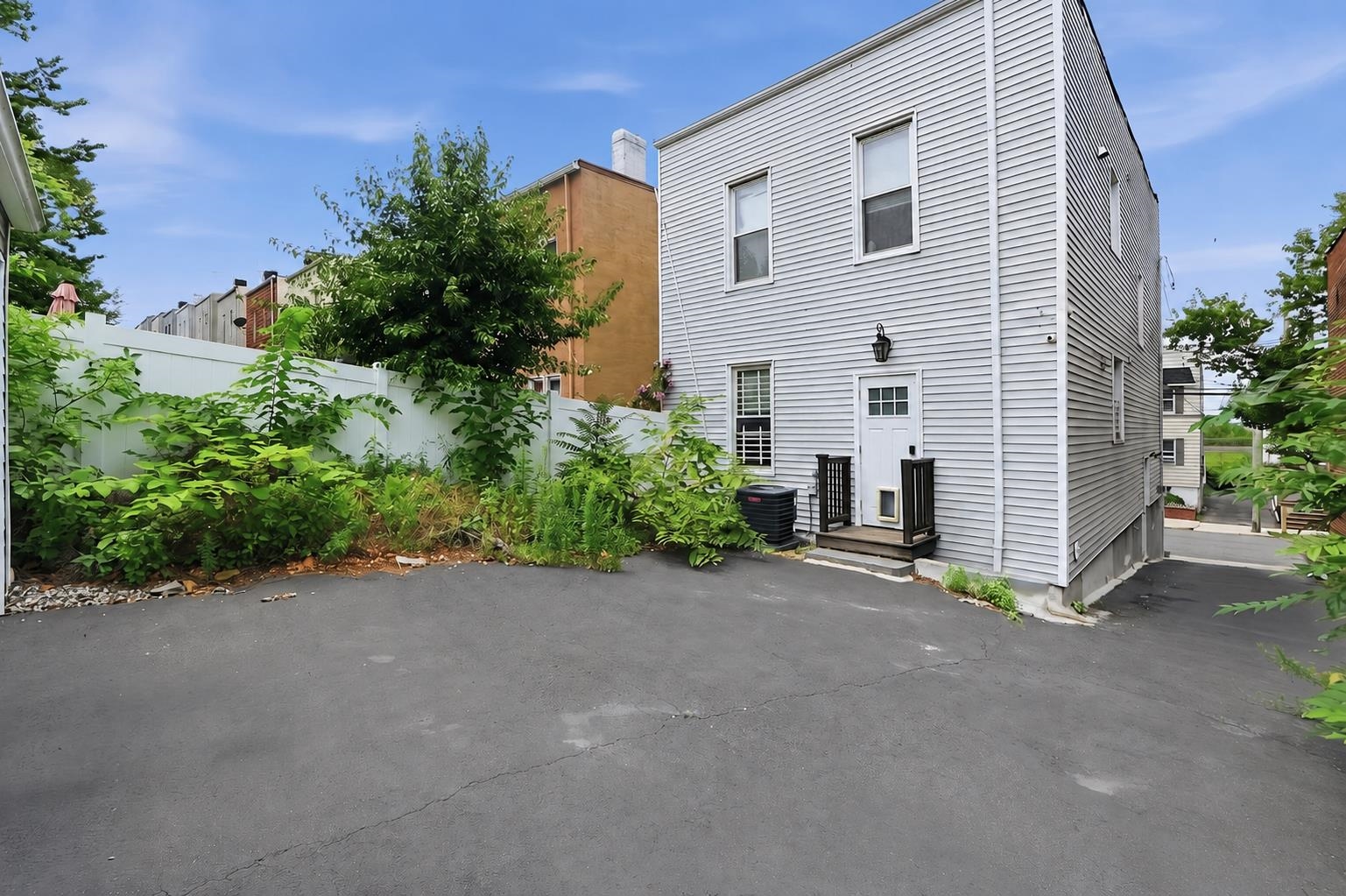 676 LIBERTY AVE