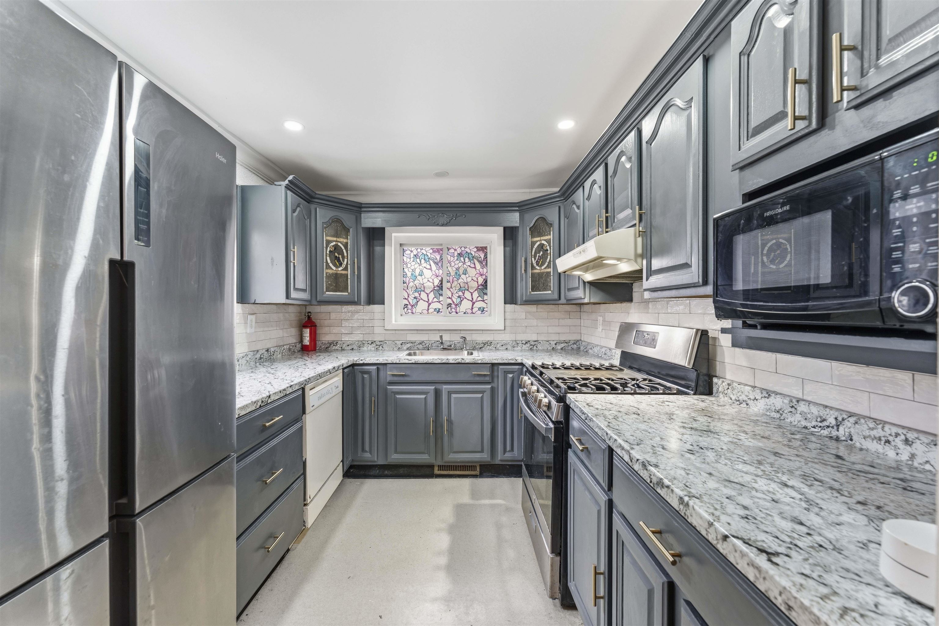 28 BUTLER ST - Photo 3