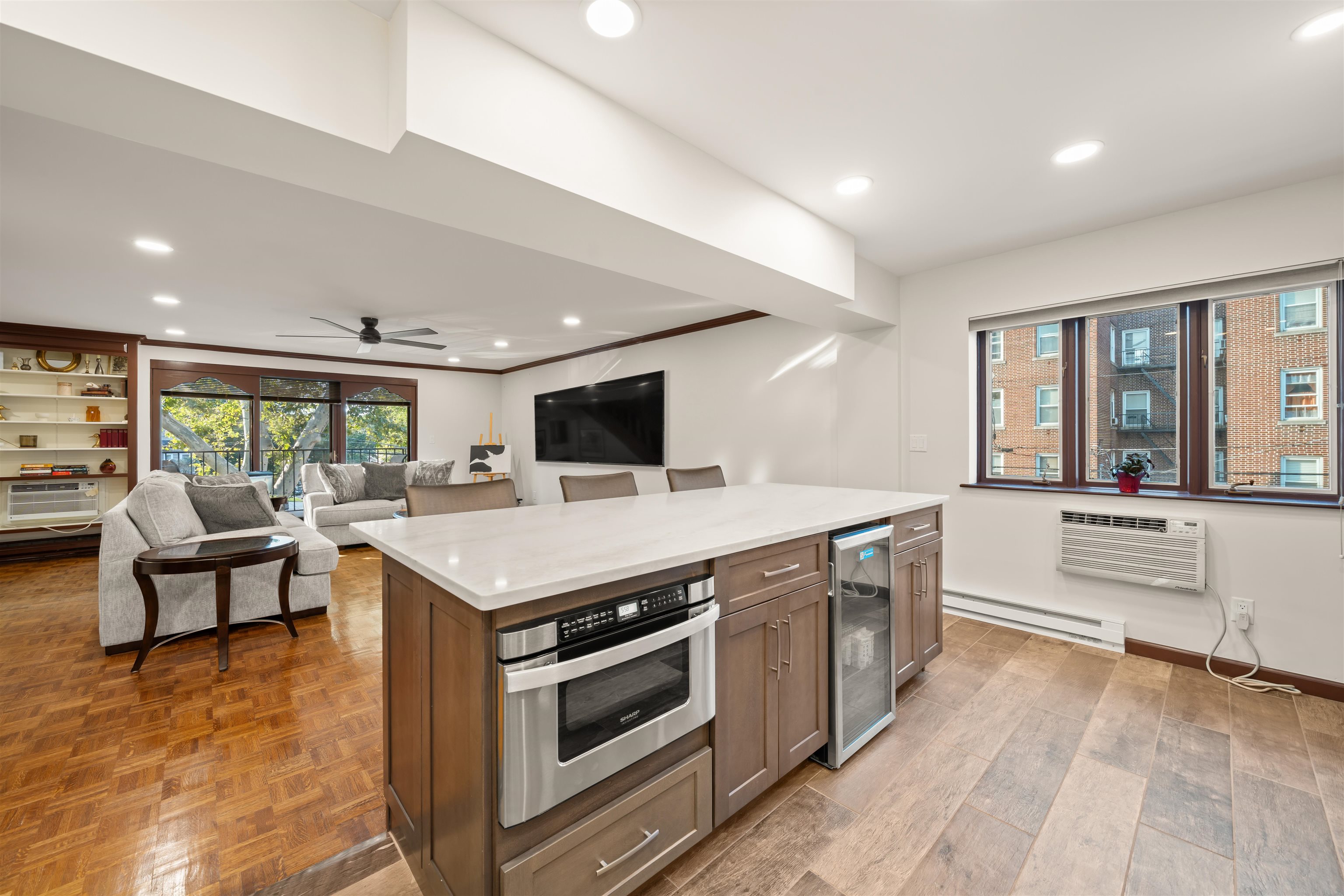 876 JOHN F KENNEDY BLVD #3B