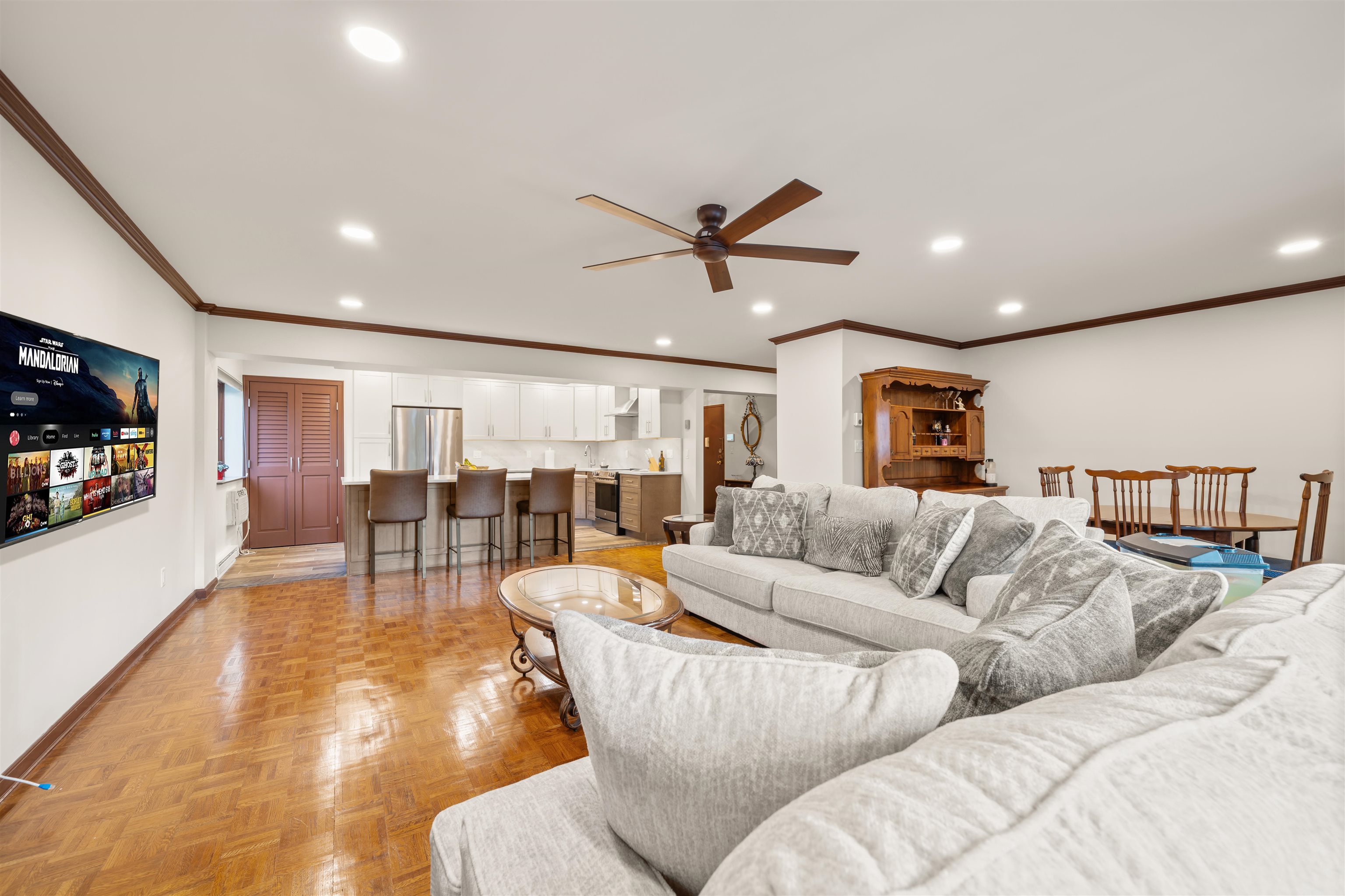 876 JOHN F KENNEDY BLVD #3B